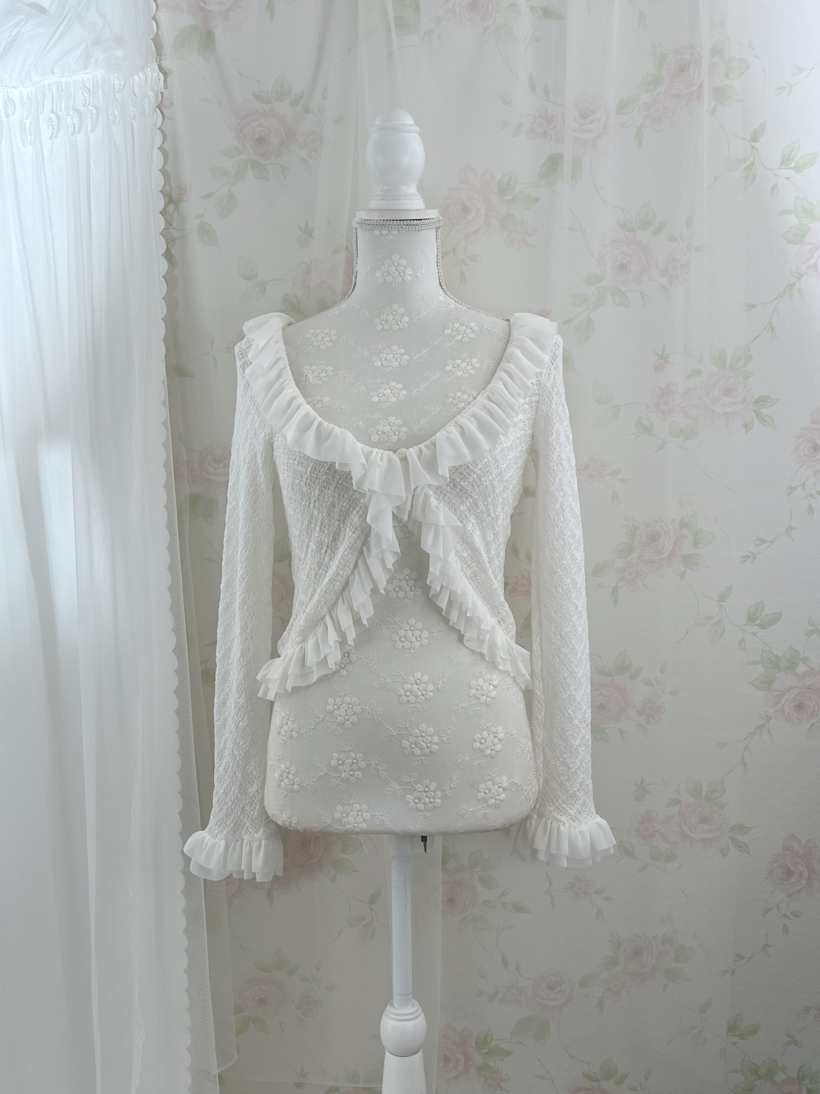 (Pre-order) passion room Frilled Cardigan (White)