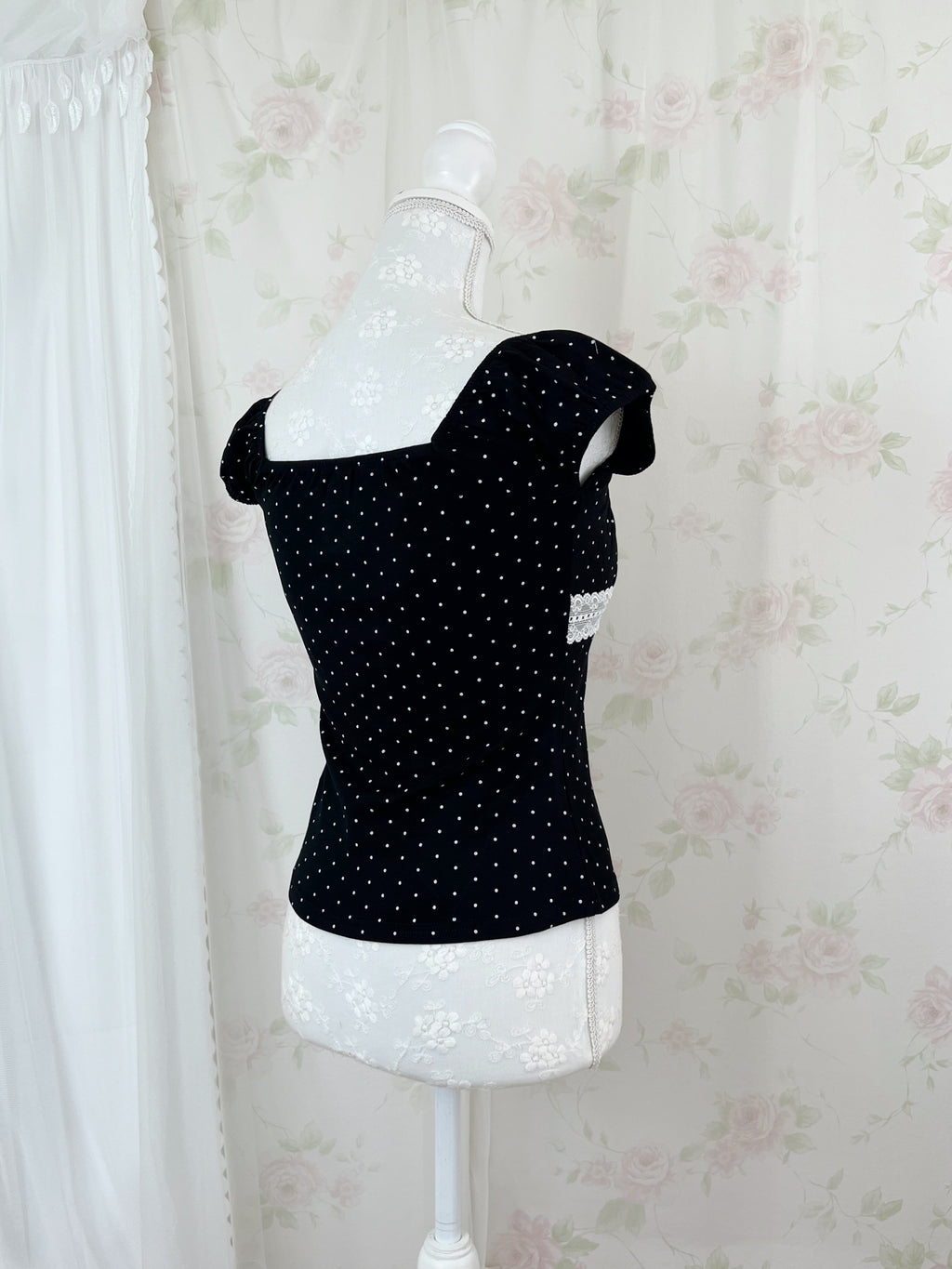Polka dot Shoujo Gather Front T-shirt (Black)