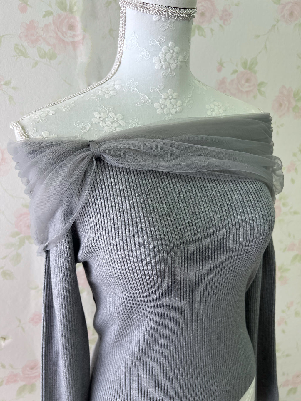 Tulle Shoulder Knit Top (Gray)