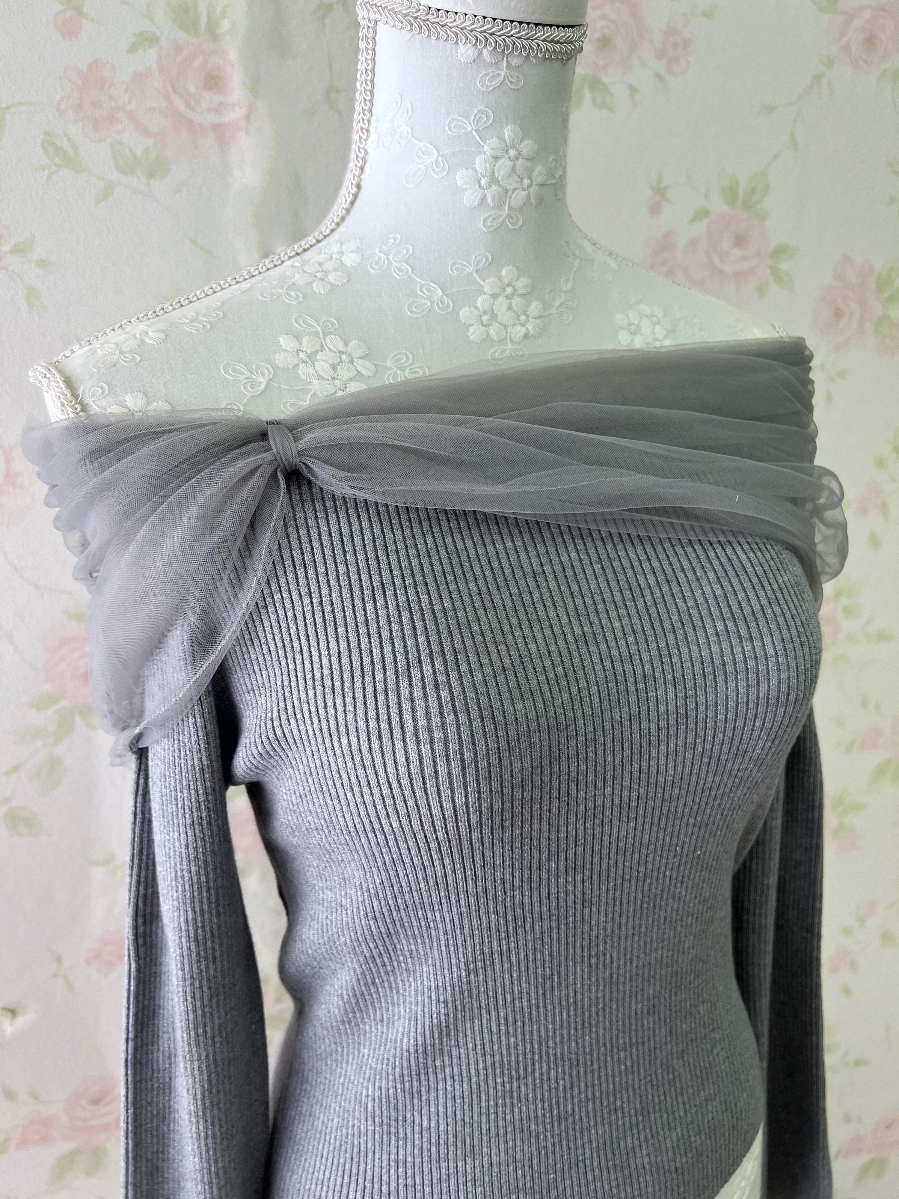 Tulle Shoulder Knit Top (Gray)