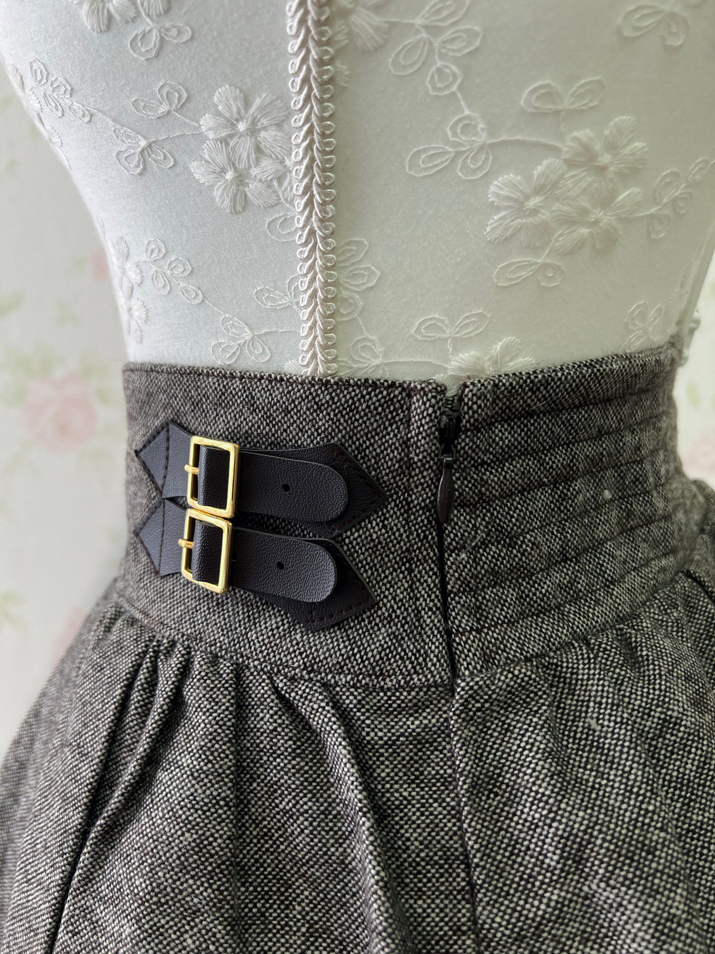 LIZ LISA Belt Embroidery Hem Skirt