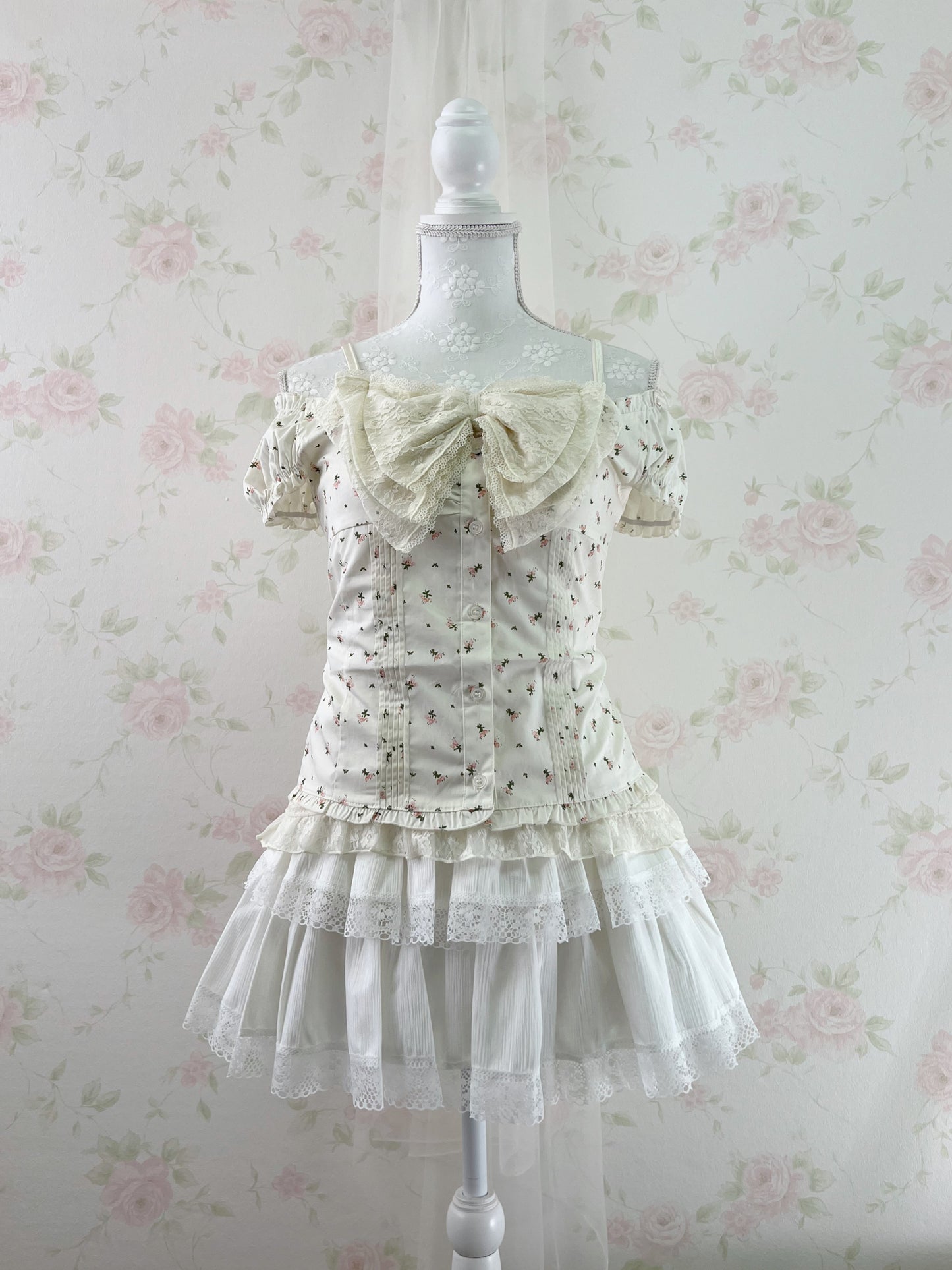 GRL Petite Floral Puff Sleeved Cotton Blouse (Ivory)