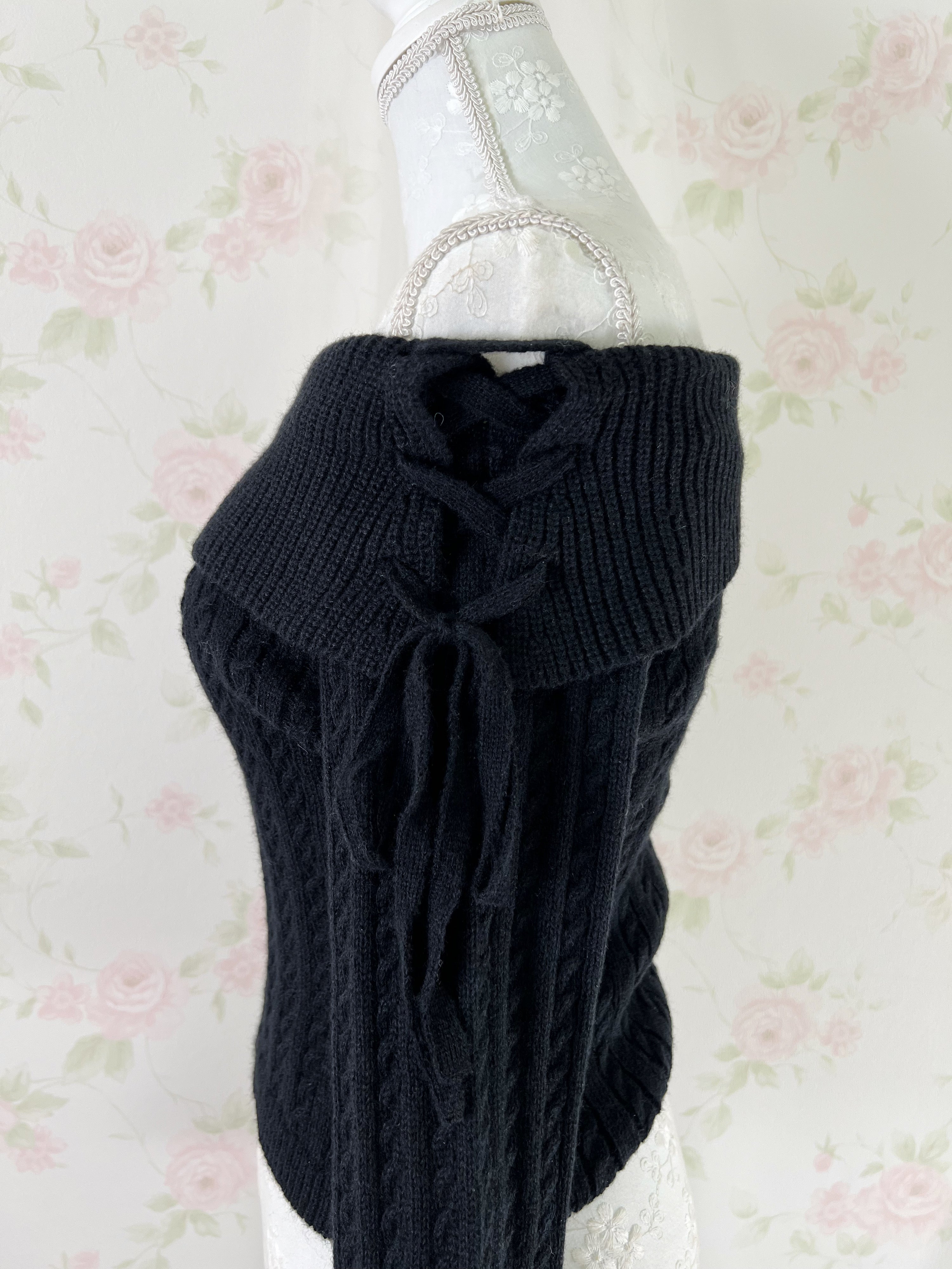 Laced Up Shoulder Sweater (Black)