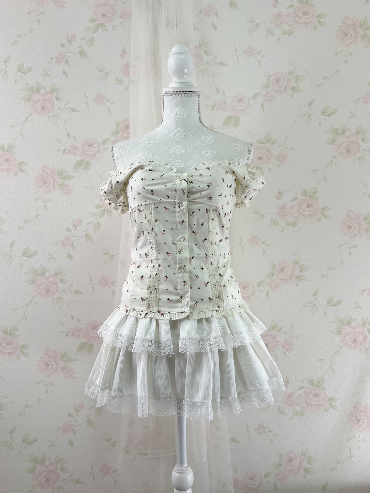 GRL Petite Floral Puff Sleeved Cotton Blouse (Ivory)