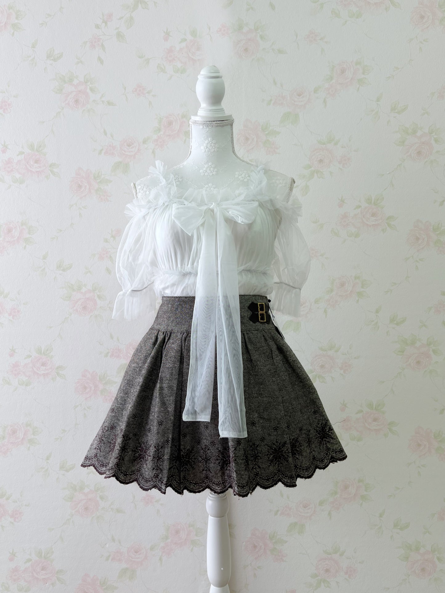 LIZ LISA Belt Embroidery Hem Skirt