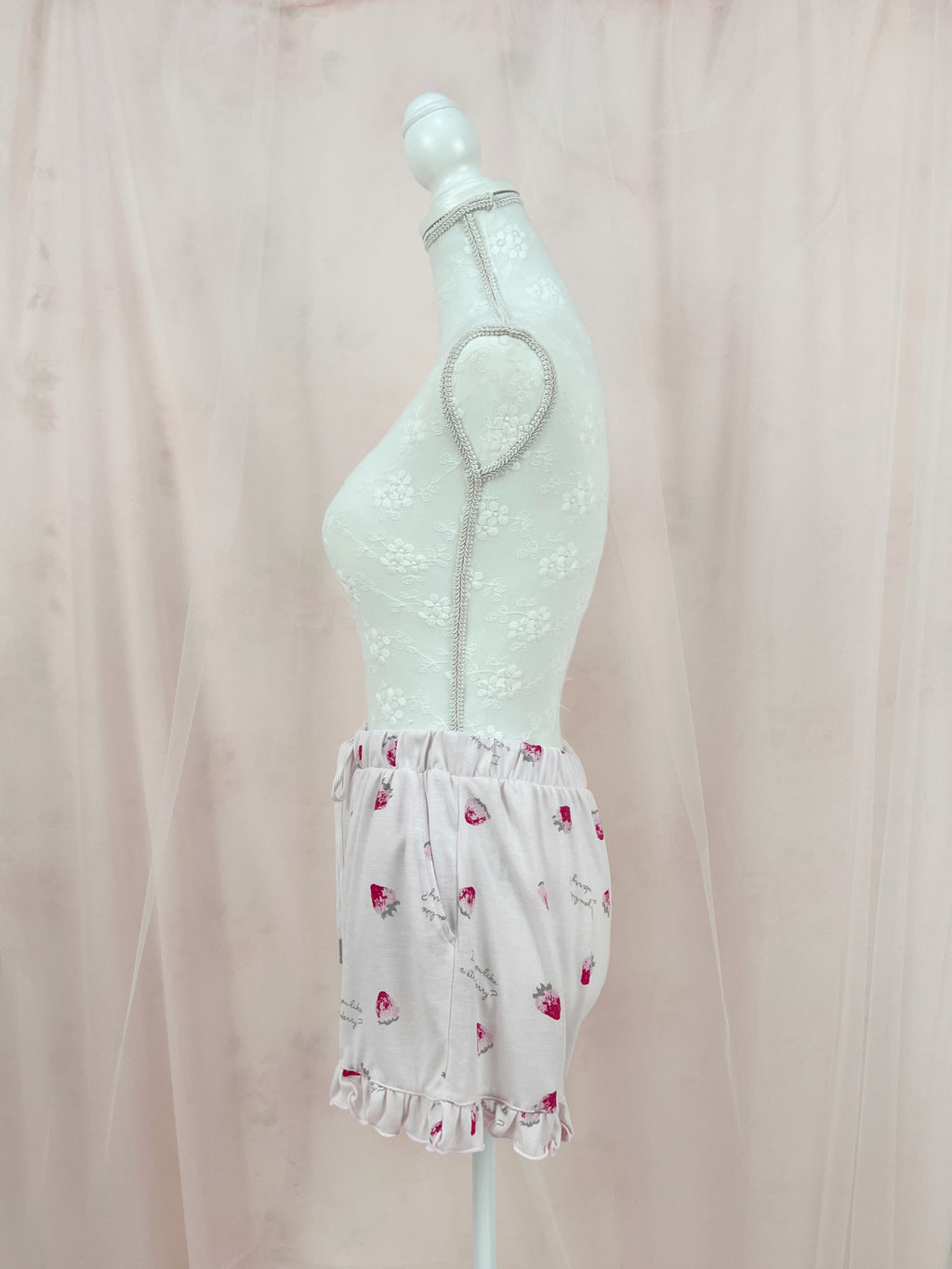 Strawberry Hem Frilled Short Pants (Pink)