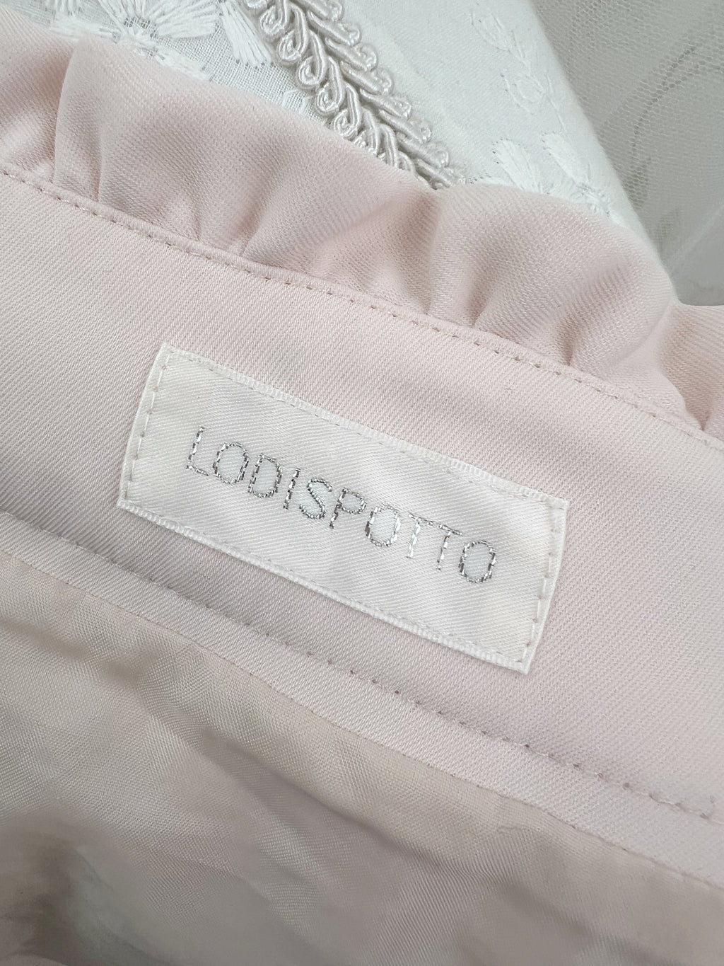 LODISPOTTO Pleated Lace Hem Skirt (Baby Pink)