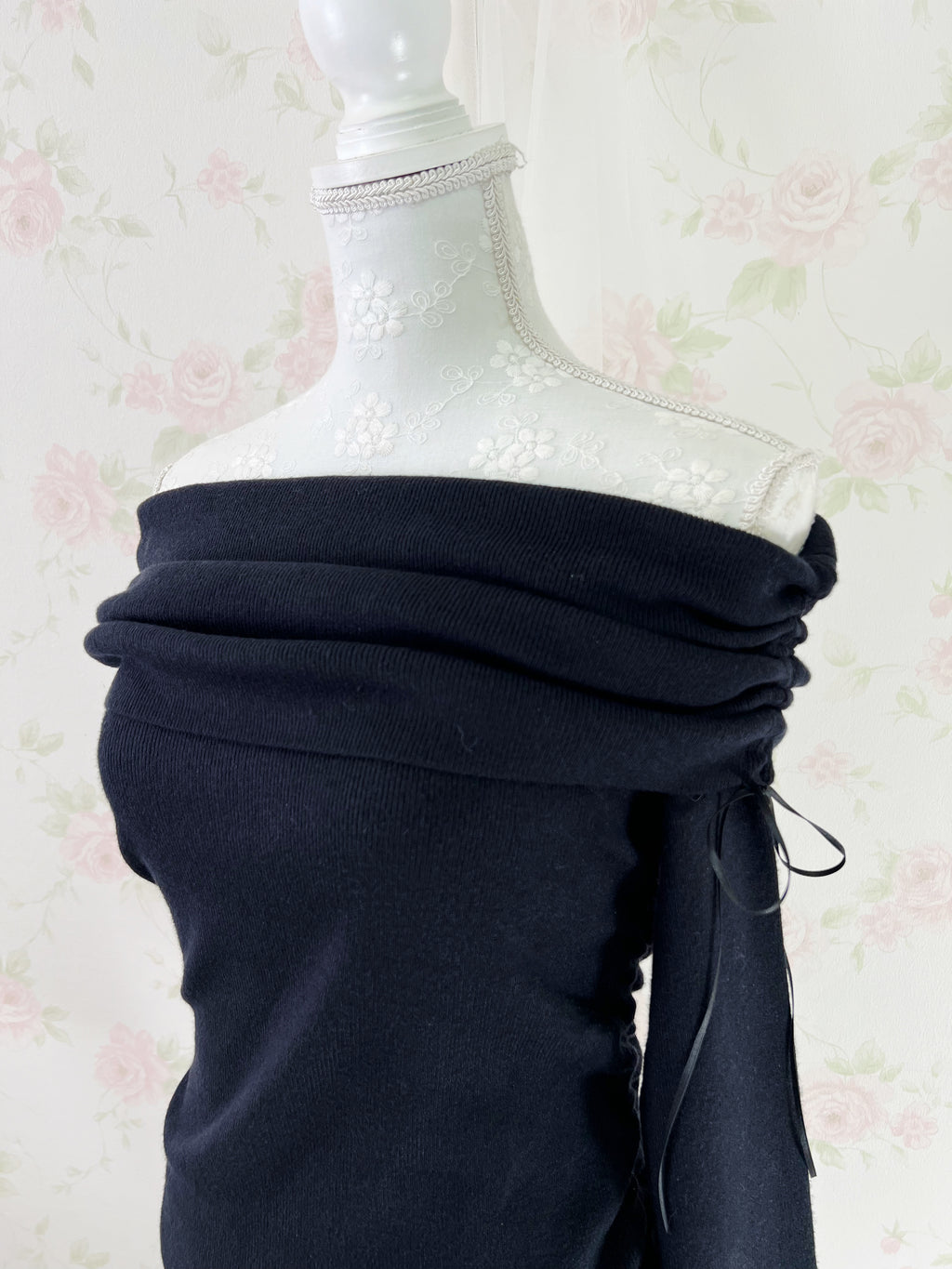 Side String Shoulder Top (Black)