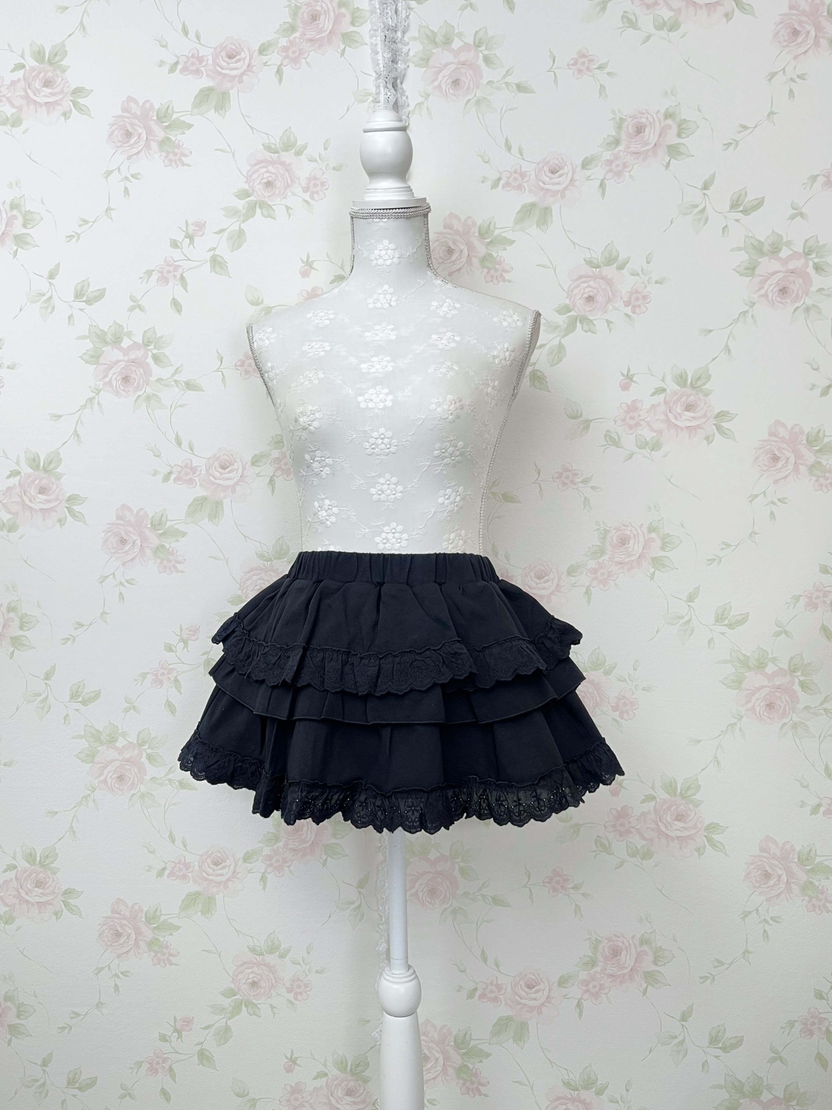 Cotton Lace Ruffled Tiered Skirt (Black)