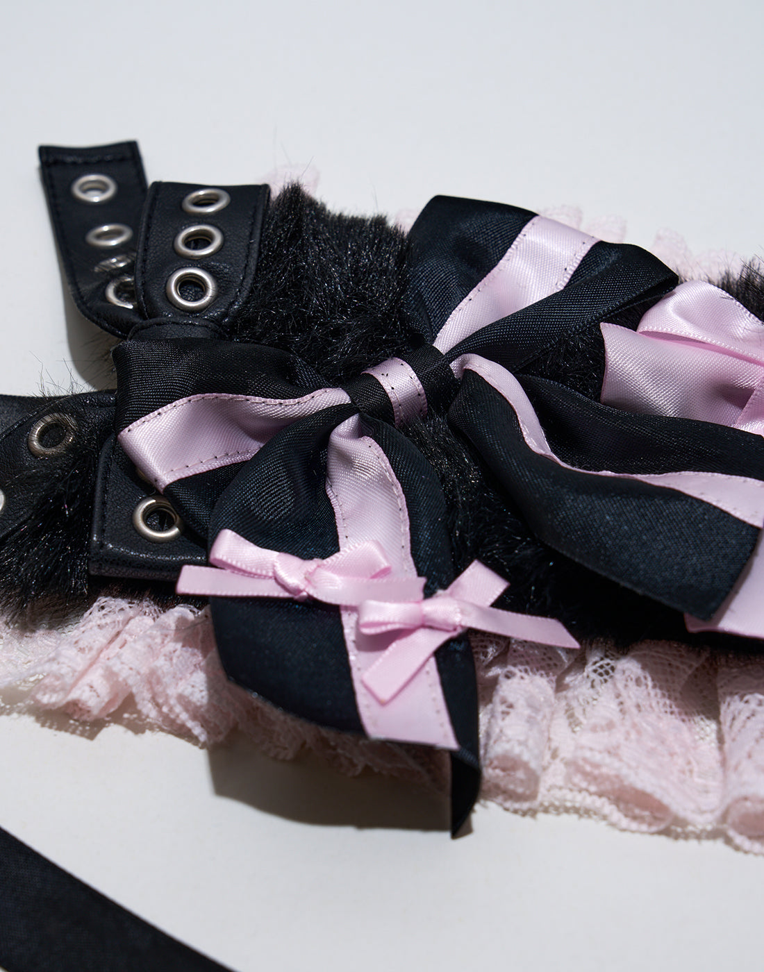 (Deliver In Late October) AVENCHUMU Lethal ribbon pierced head dress