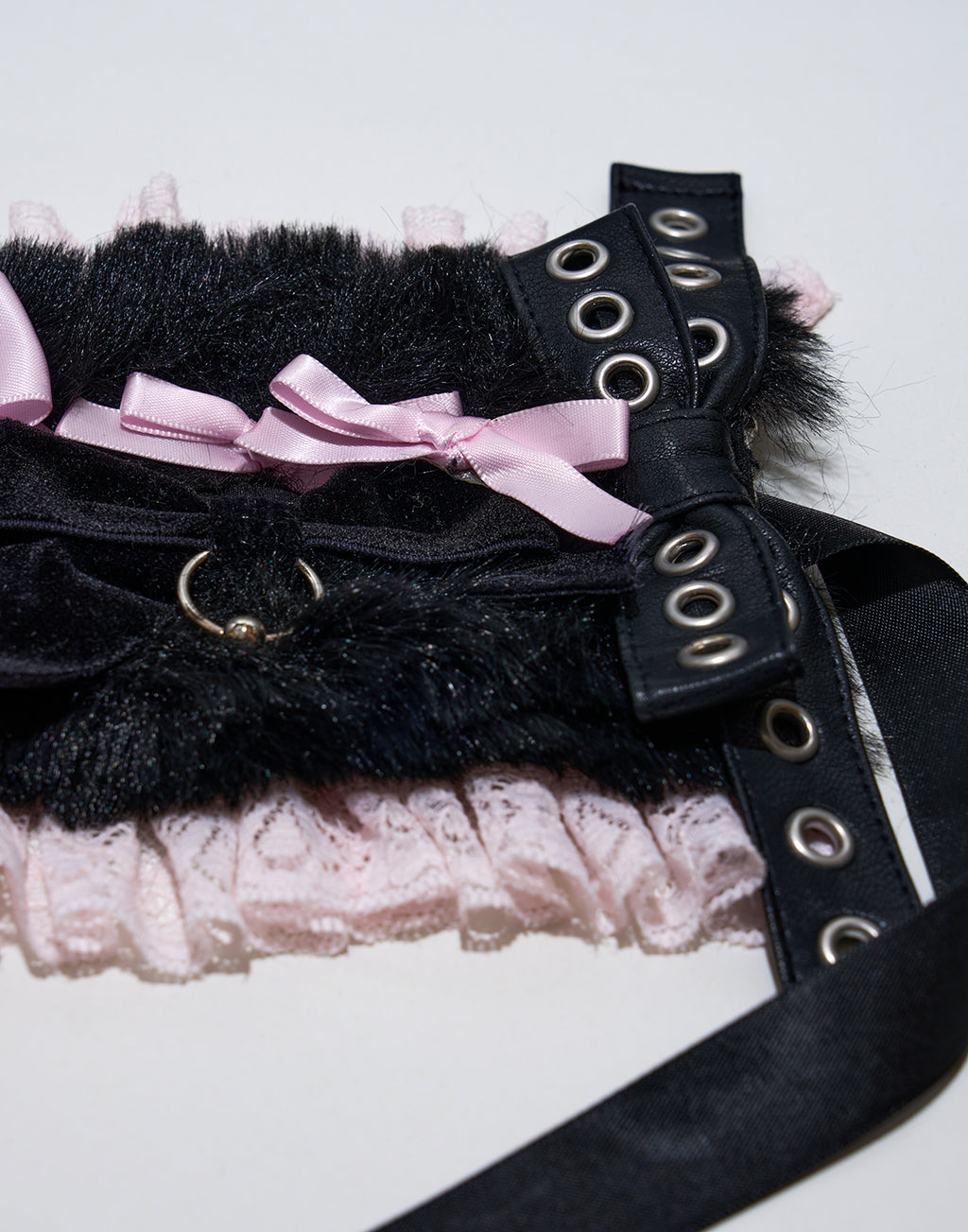 (Deliver In Late October) AVENCHUMU Lethal ribbon pierced head dress