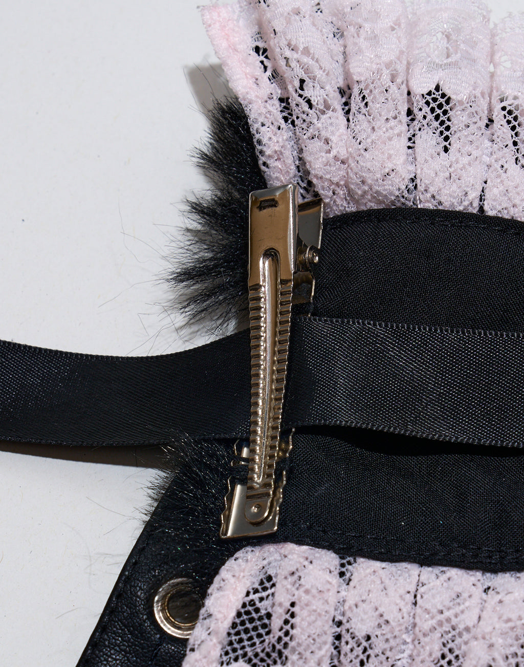 (Deliver In Late October) AVENCHUMU Lethal ribbon pierced head dress