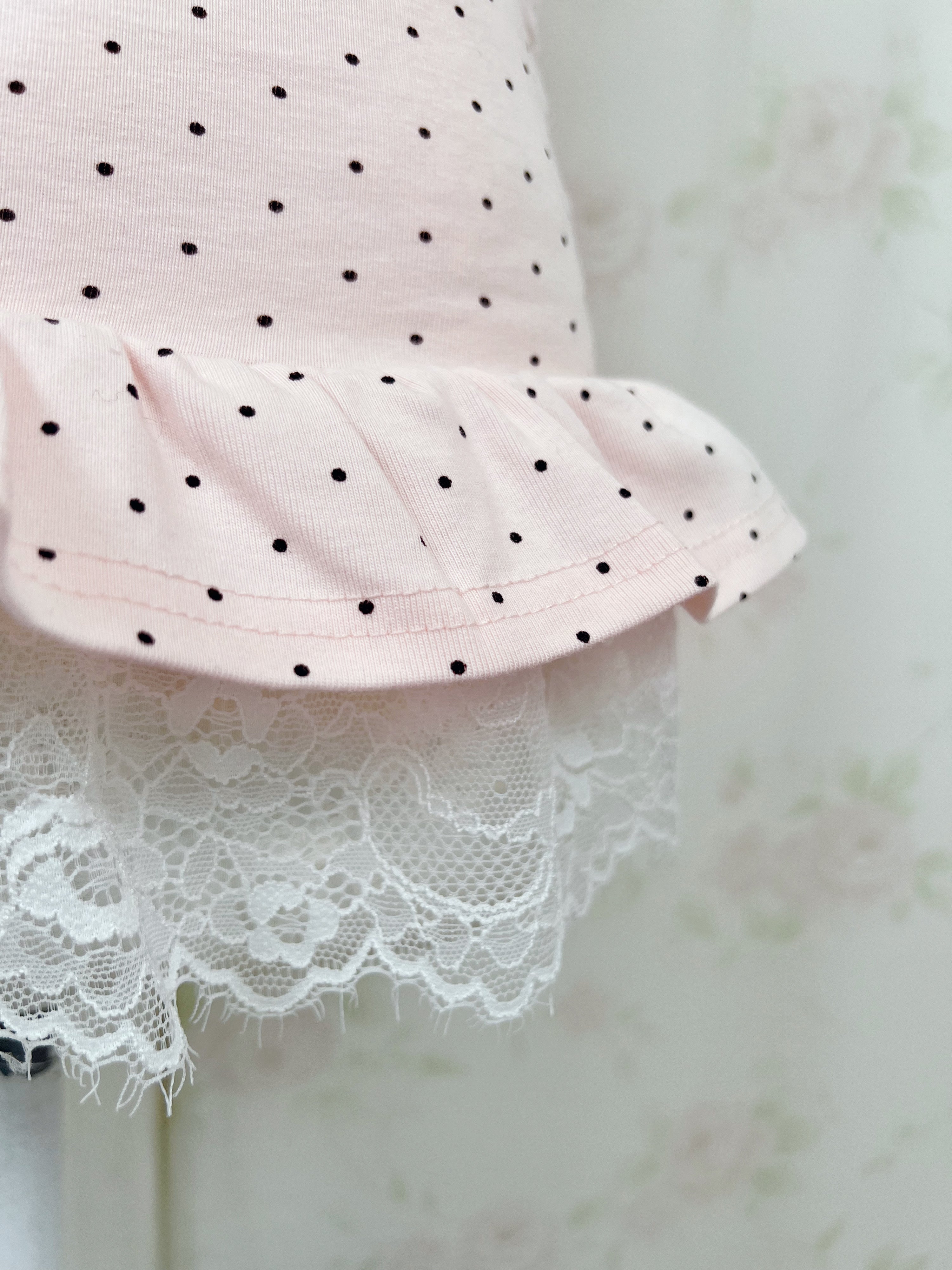 Polka dot Lace Ruffled Hem T-shirt (Pink)