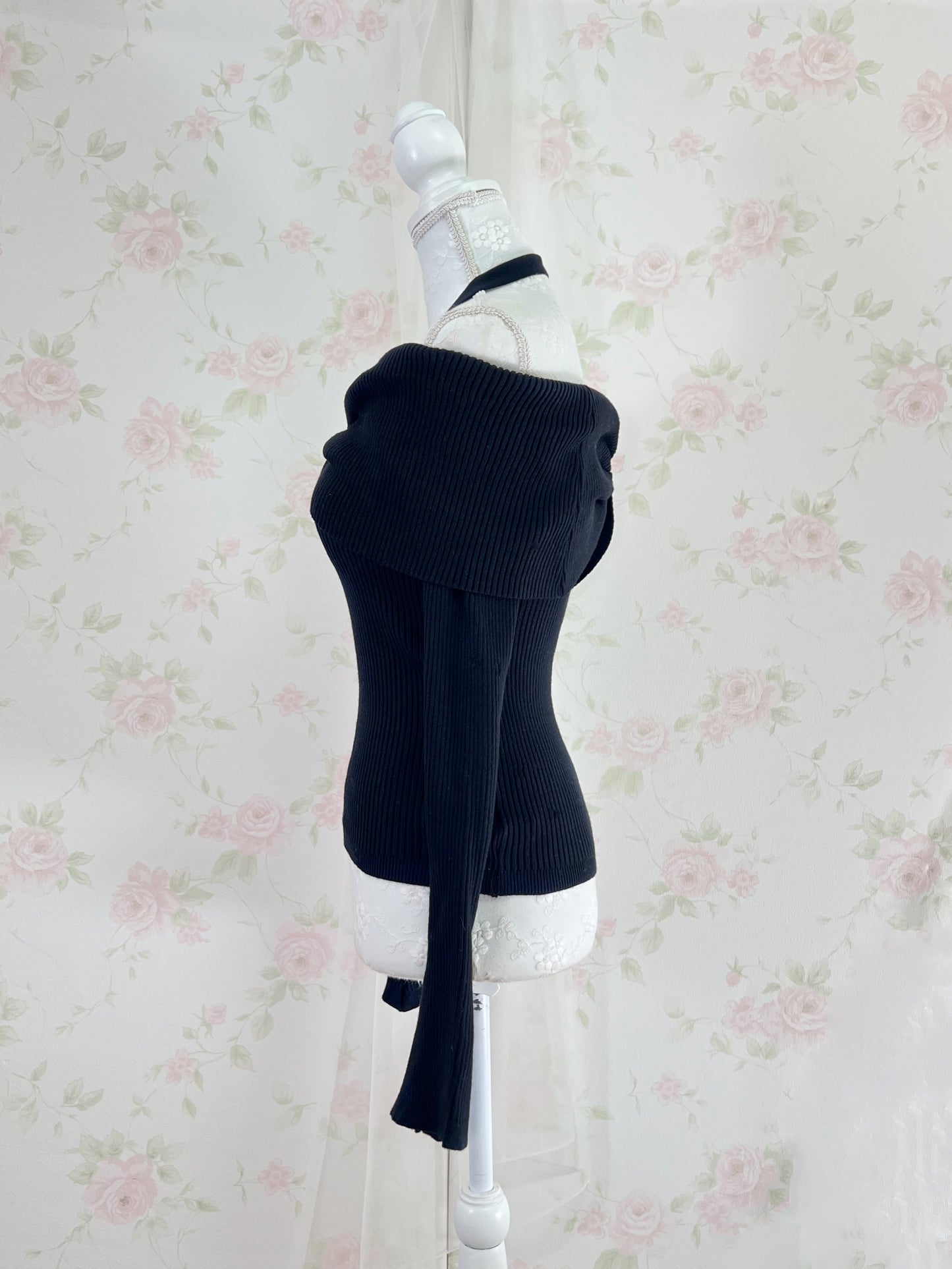 GRL Ribbon Front Halter Neck Knit Top  (Black)