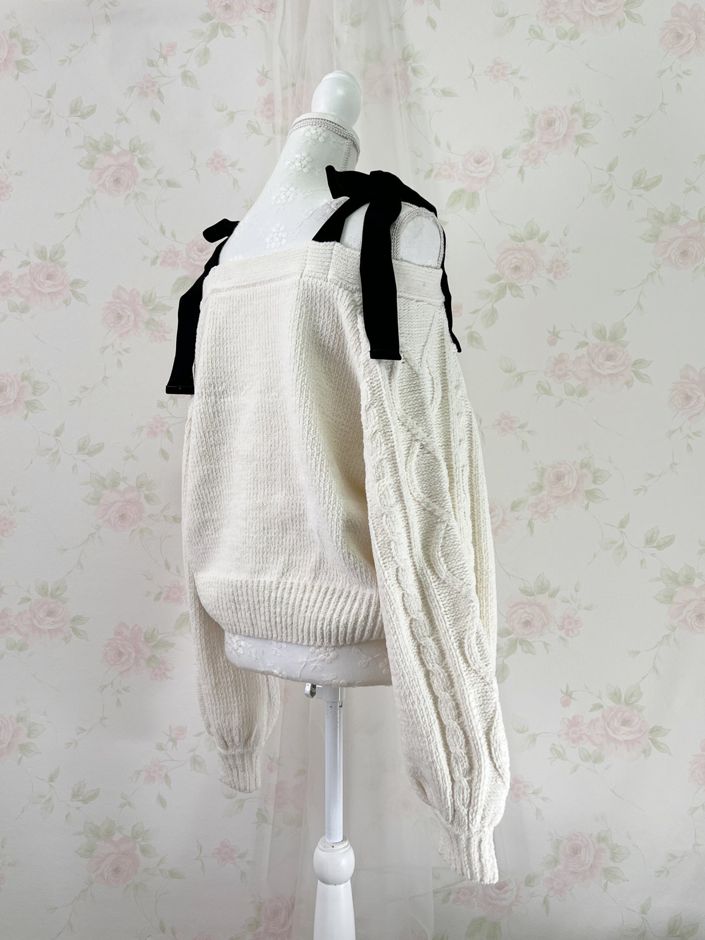 Velvet Shoulder Bow Sweater (Ivory)
