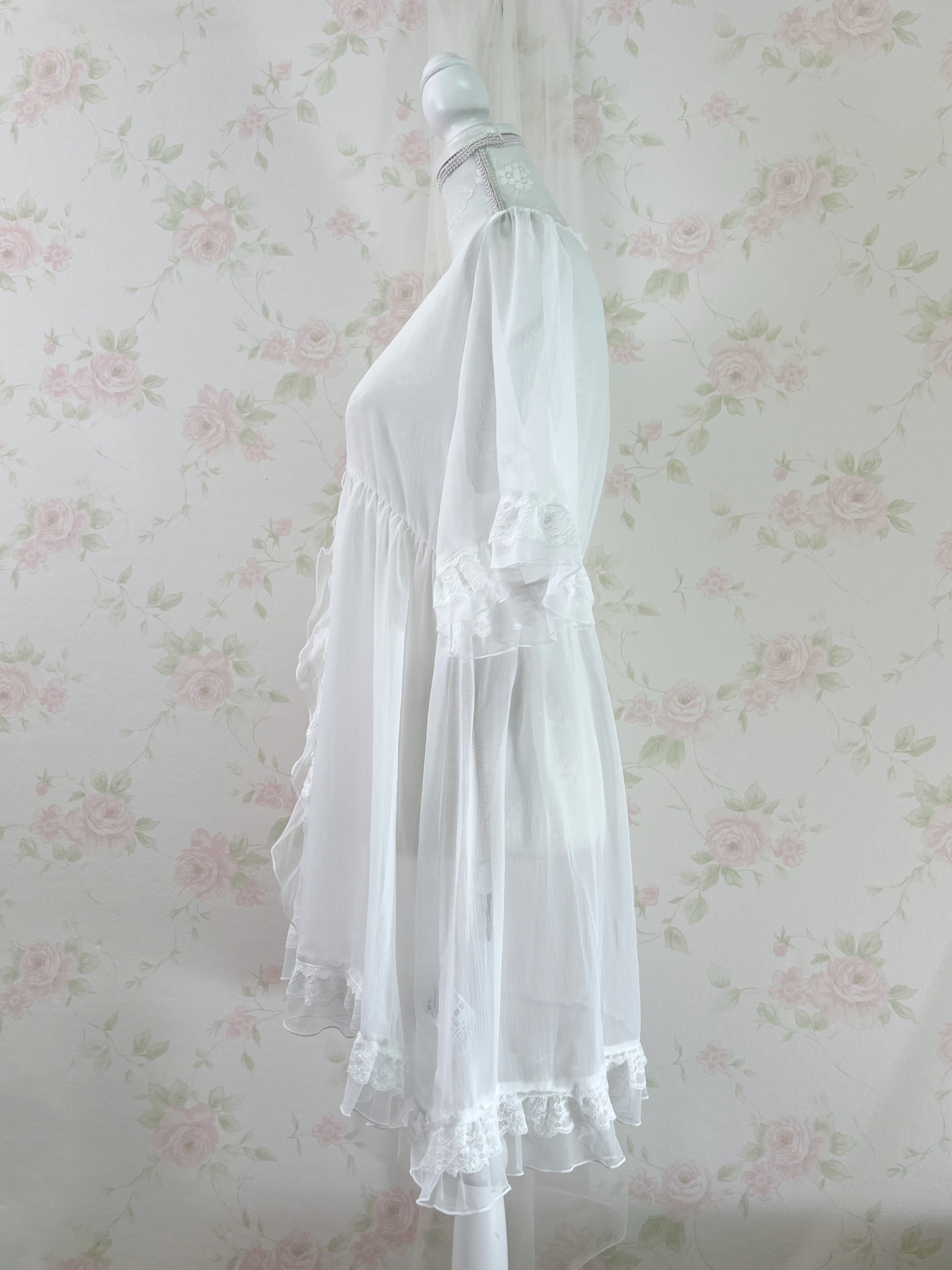 axes femme Princess Tulle Ruffled Gown (White)