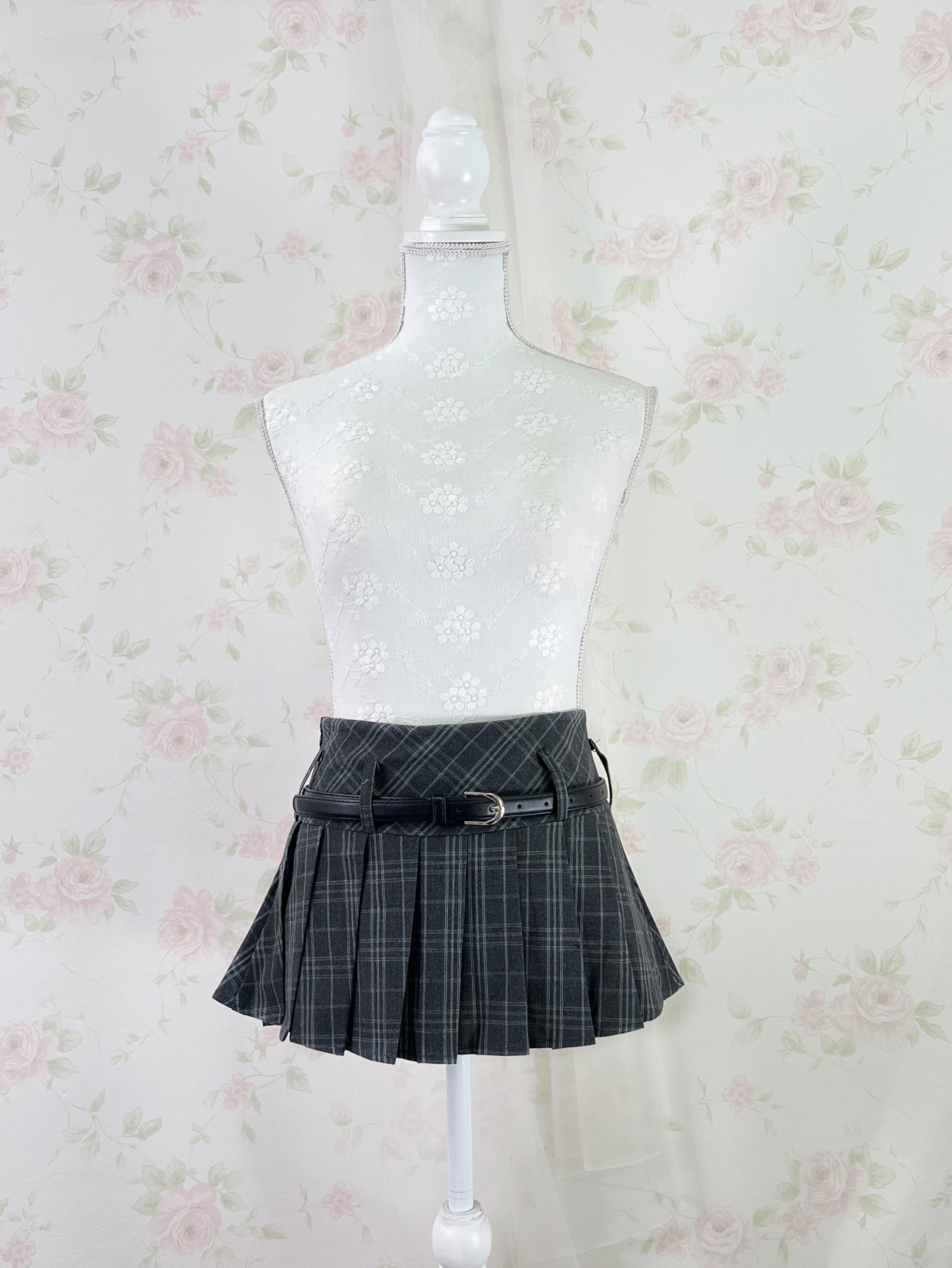 Checked Pleated Skirt With Belt (Dark Gray)