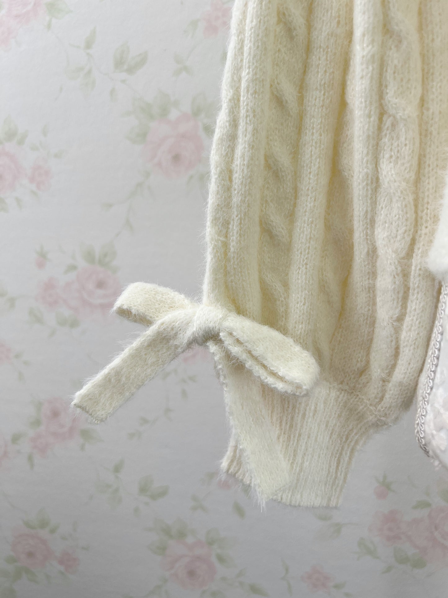 GRL Shoujo Bow Sleeve Marshmallow Sweater (Vanilla)