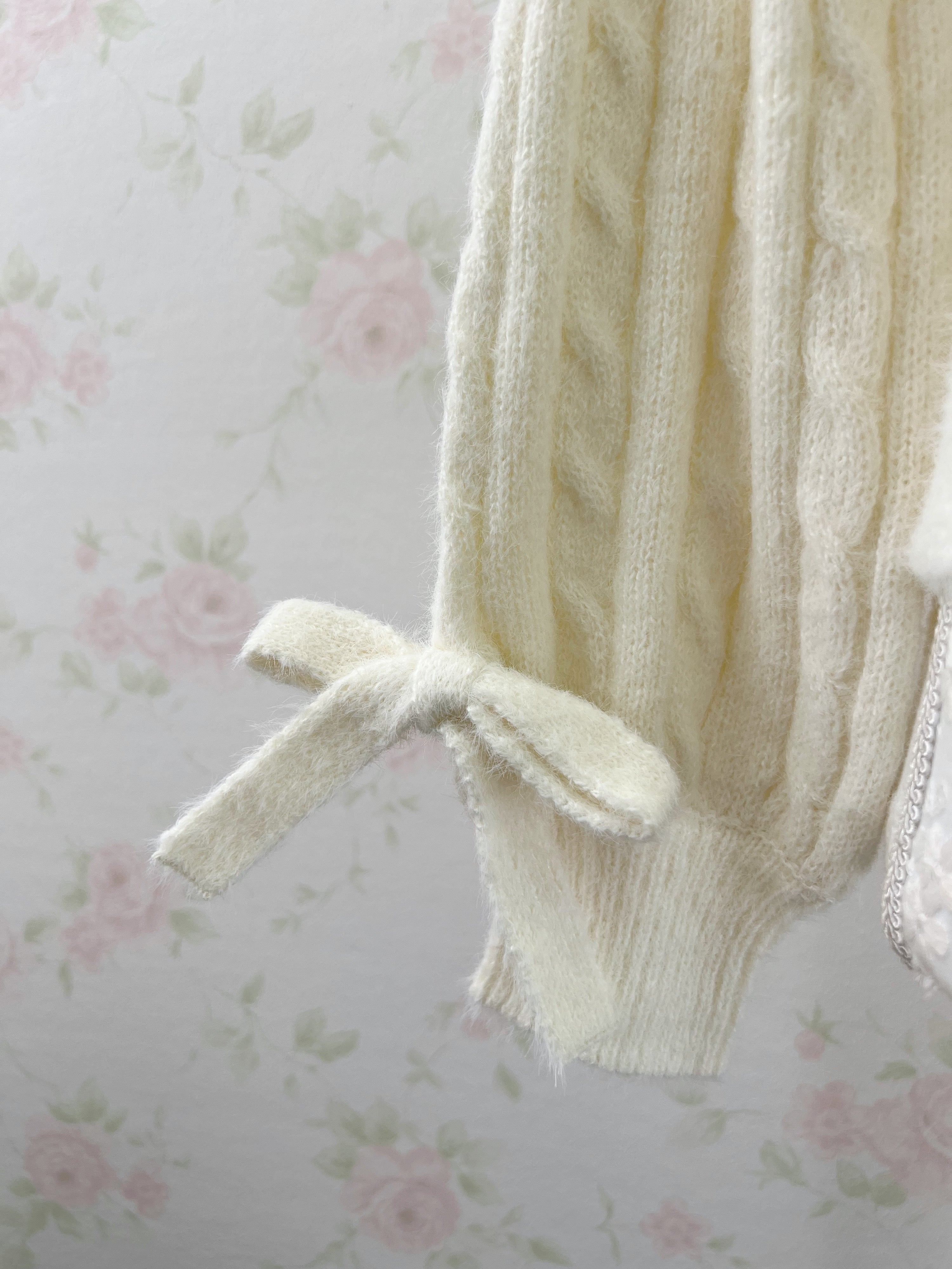 Shoujo Bow Sleeve Marshmallow Sweater (Vanilla)