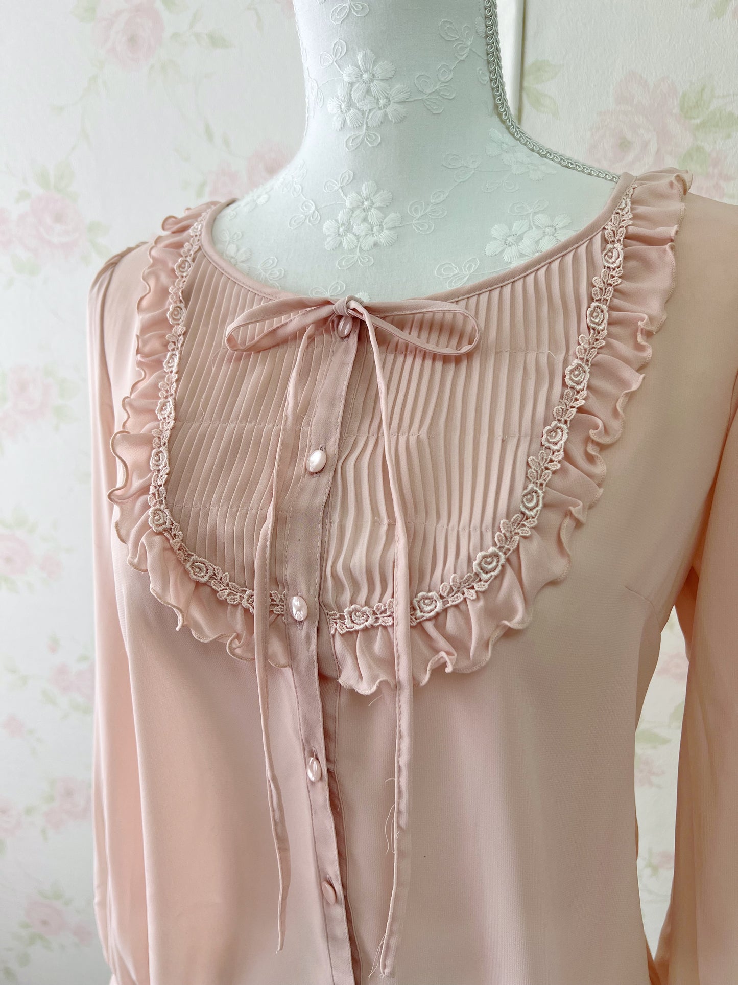 L’EST ROSE Ruffled Blouse (Pink Beige)