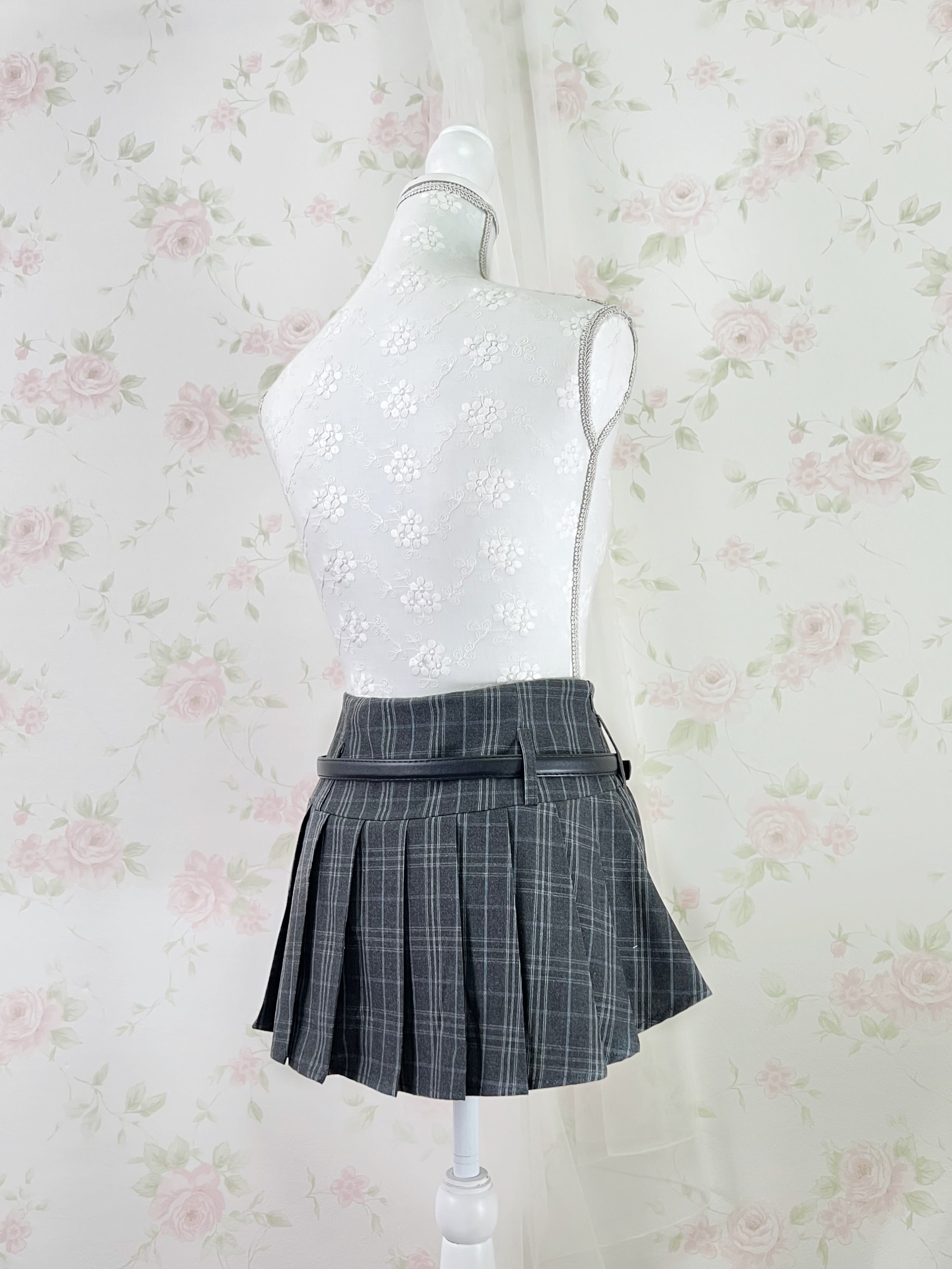 Checked Pleated Skirt With Belt (Dark Gray)