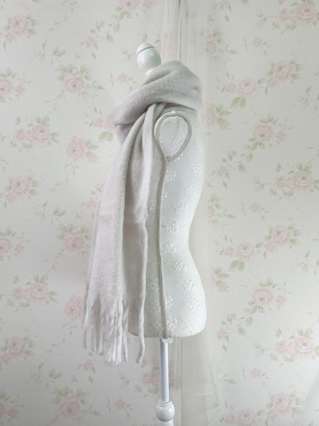 Marshmallow Scarf (Grayish White)