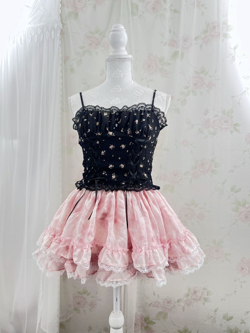 Petite Floral Laced Up Camisole (Black)