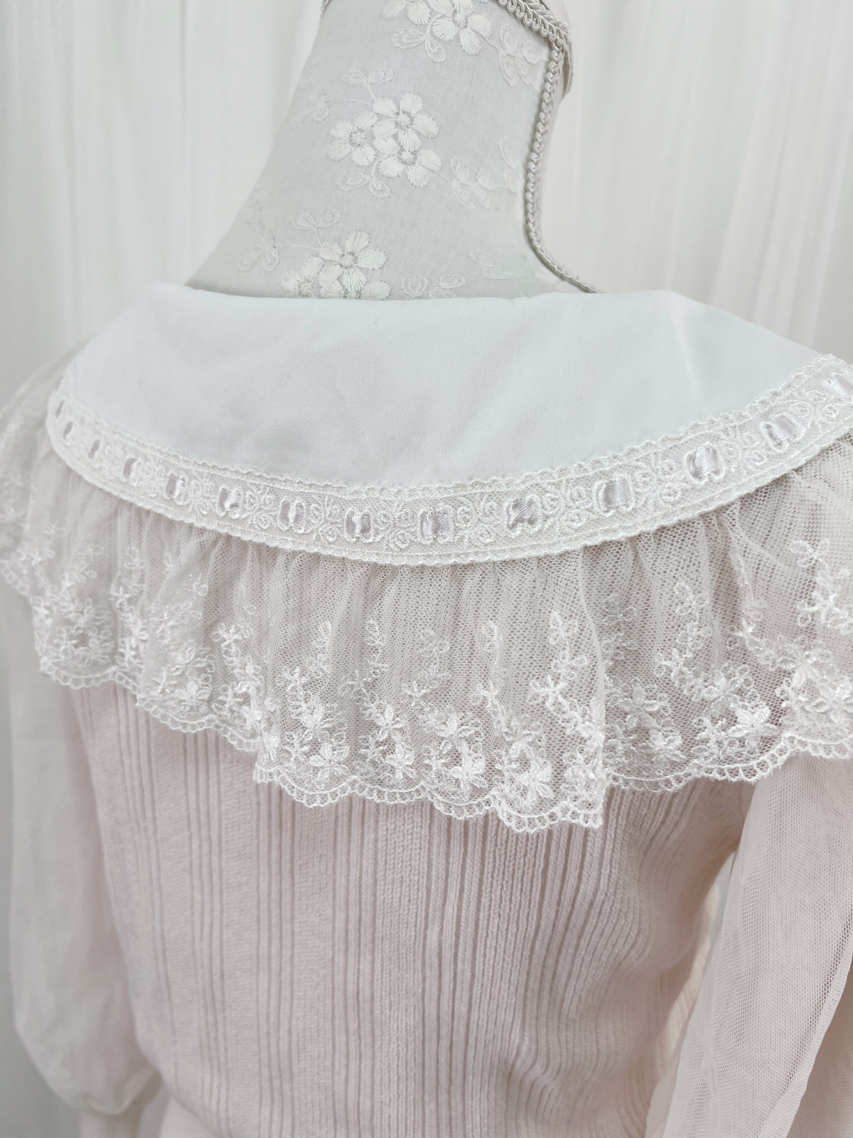 mille fille closet Lacy Collar Knit Top (Powder Pink)