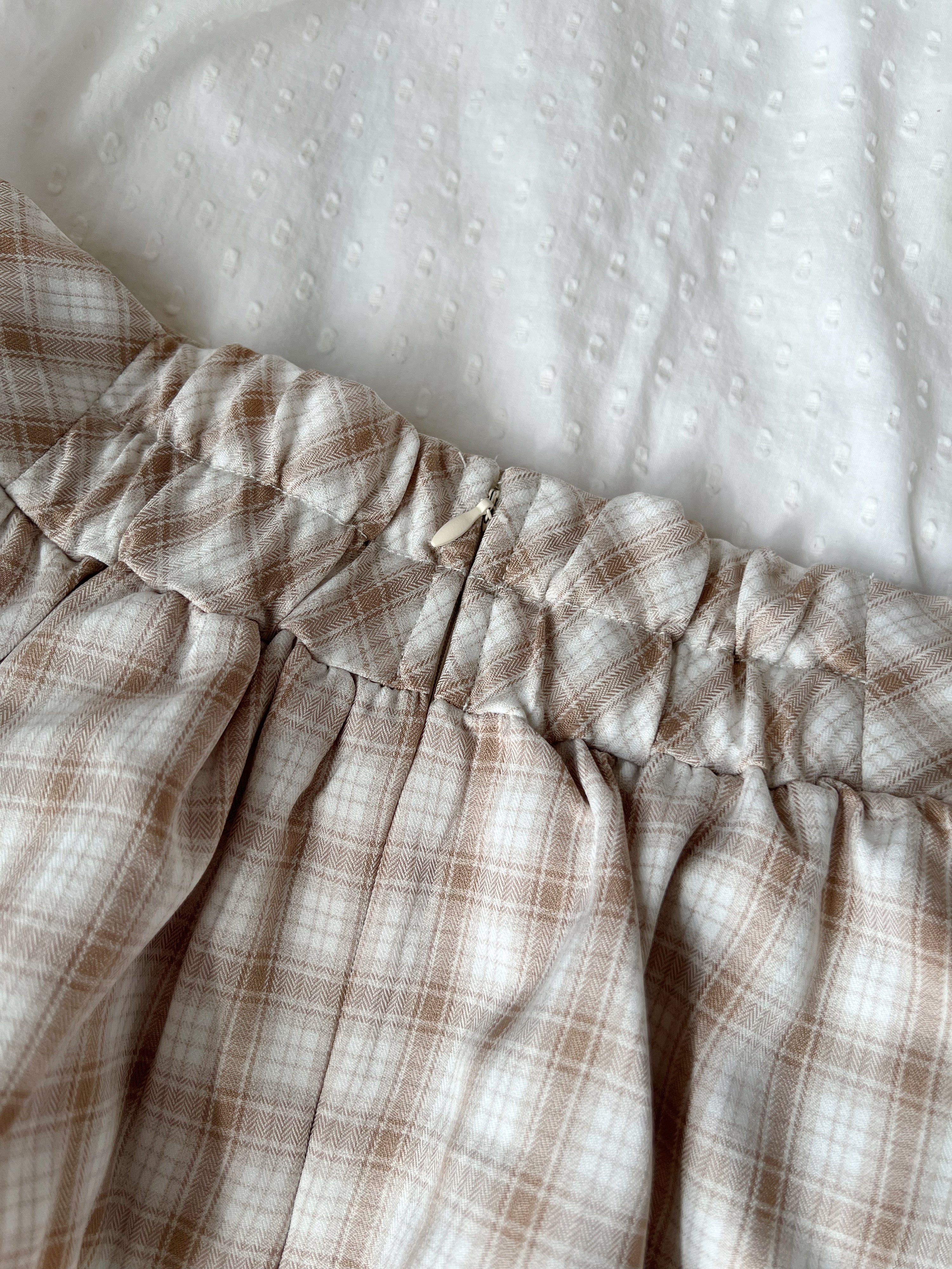 evelyn Checked Lacy Hem Skirt (Beige)
