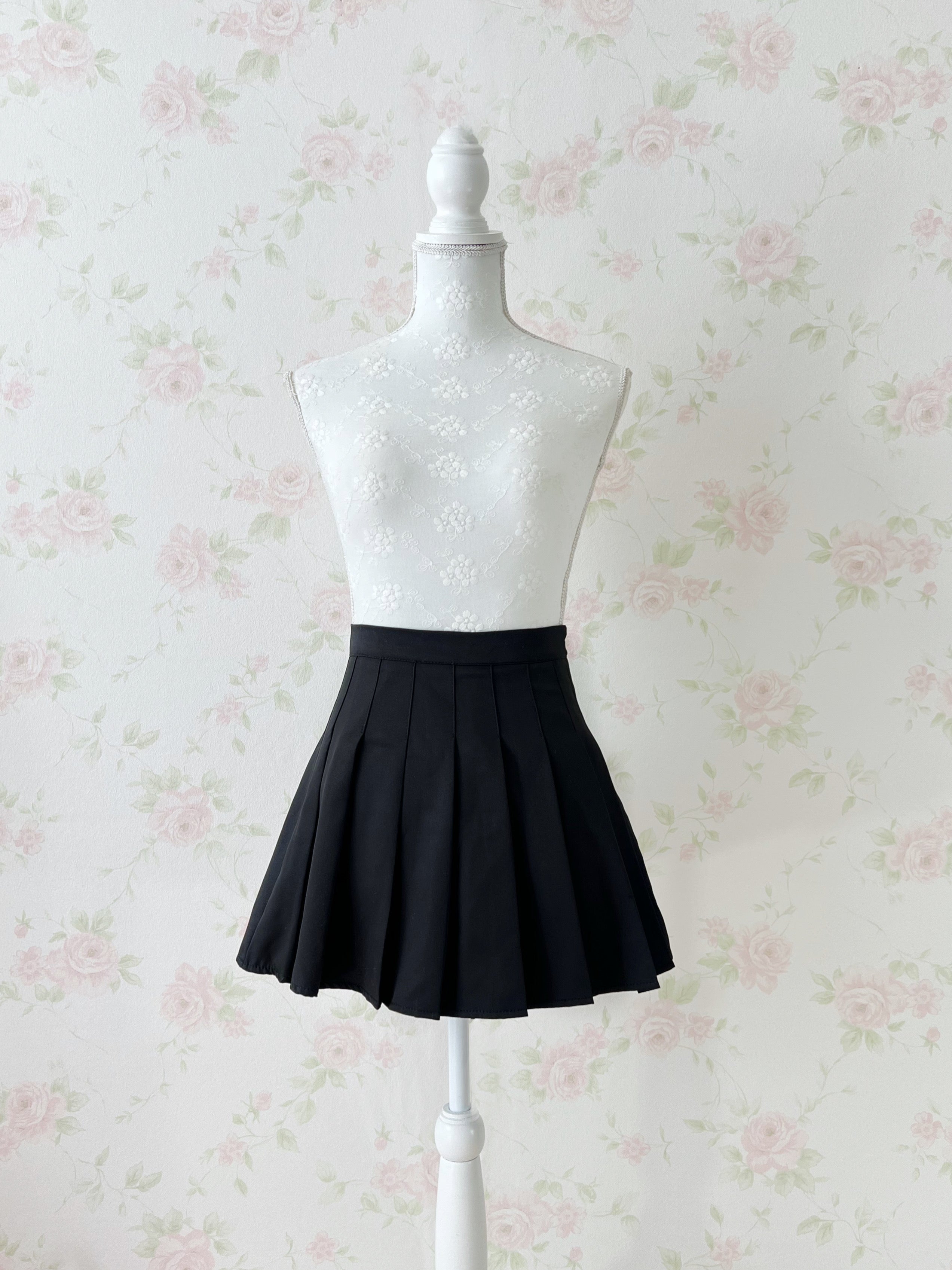 Newlyme Yumetenbo Pleated Skirt (Black)