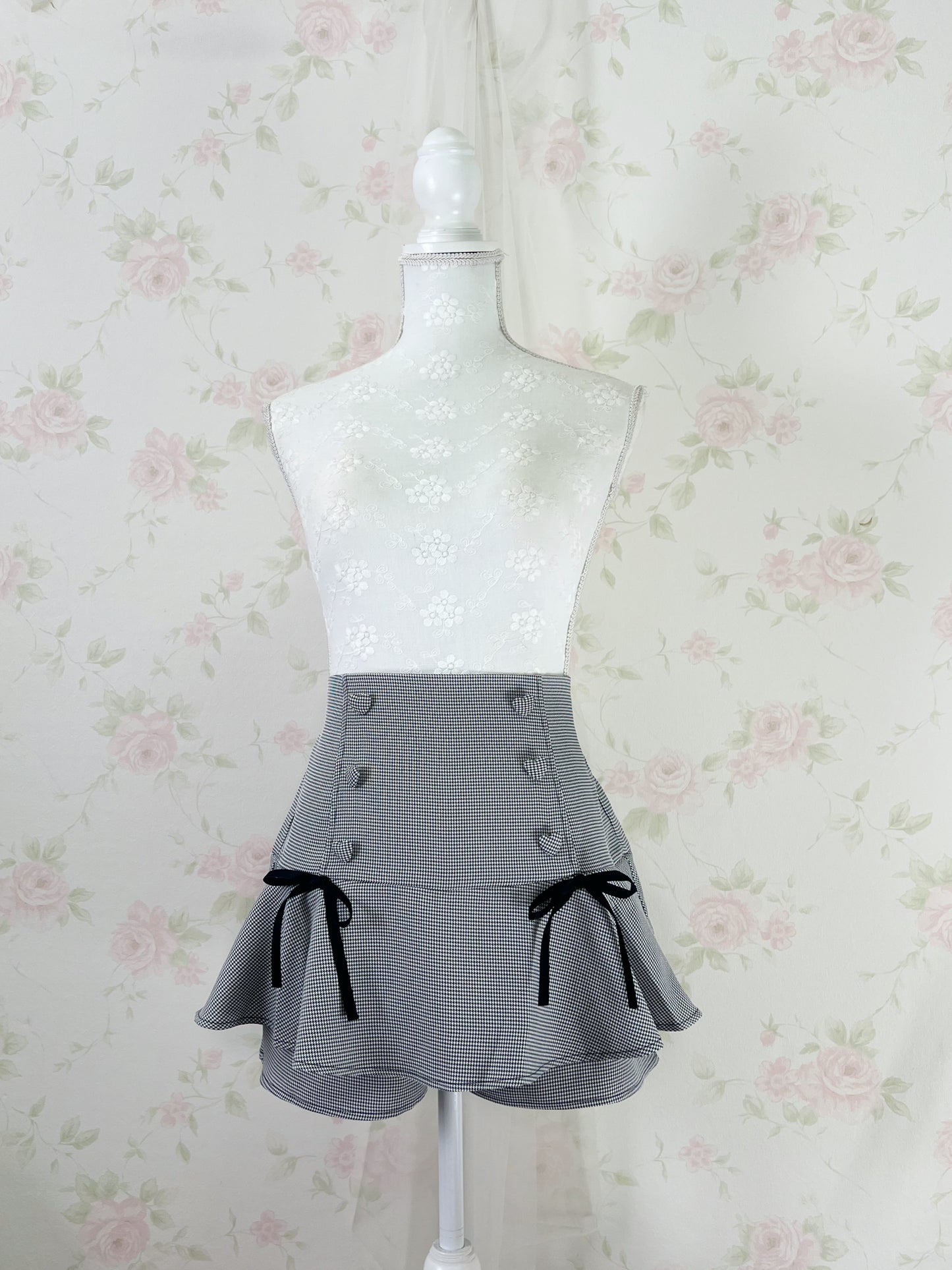 Heart button Checked Jiraikei Skirt (Black)