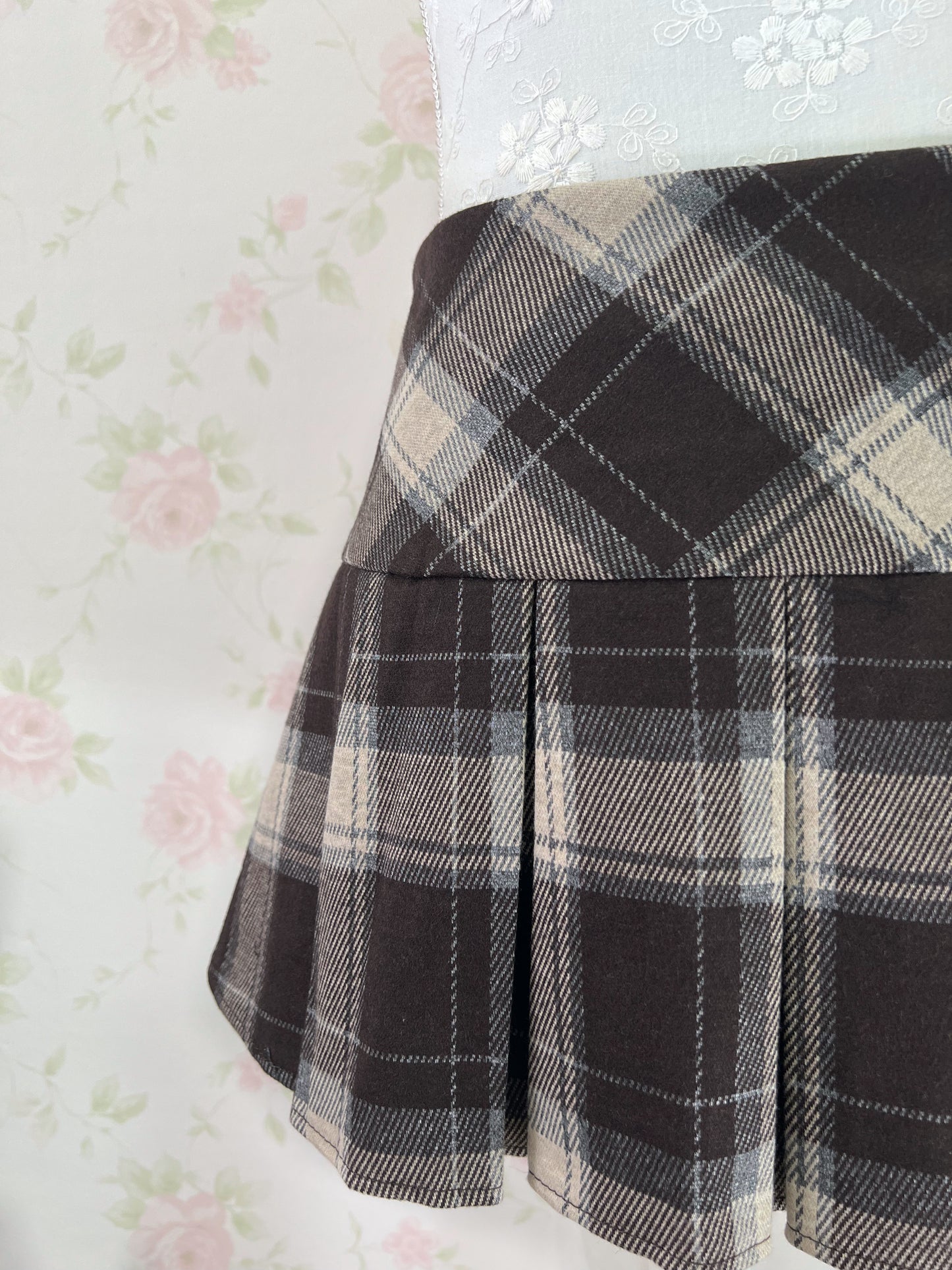 Wool Like Checked Pleated Skirt (Brown)