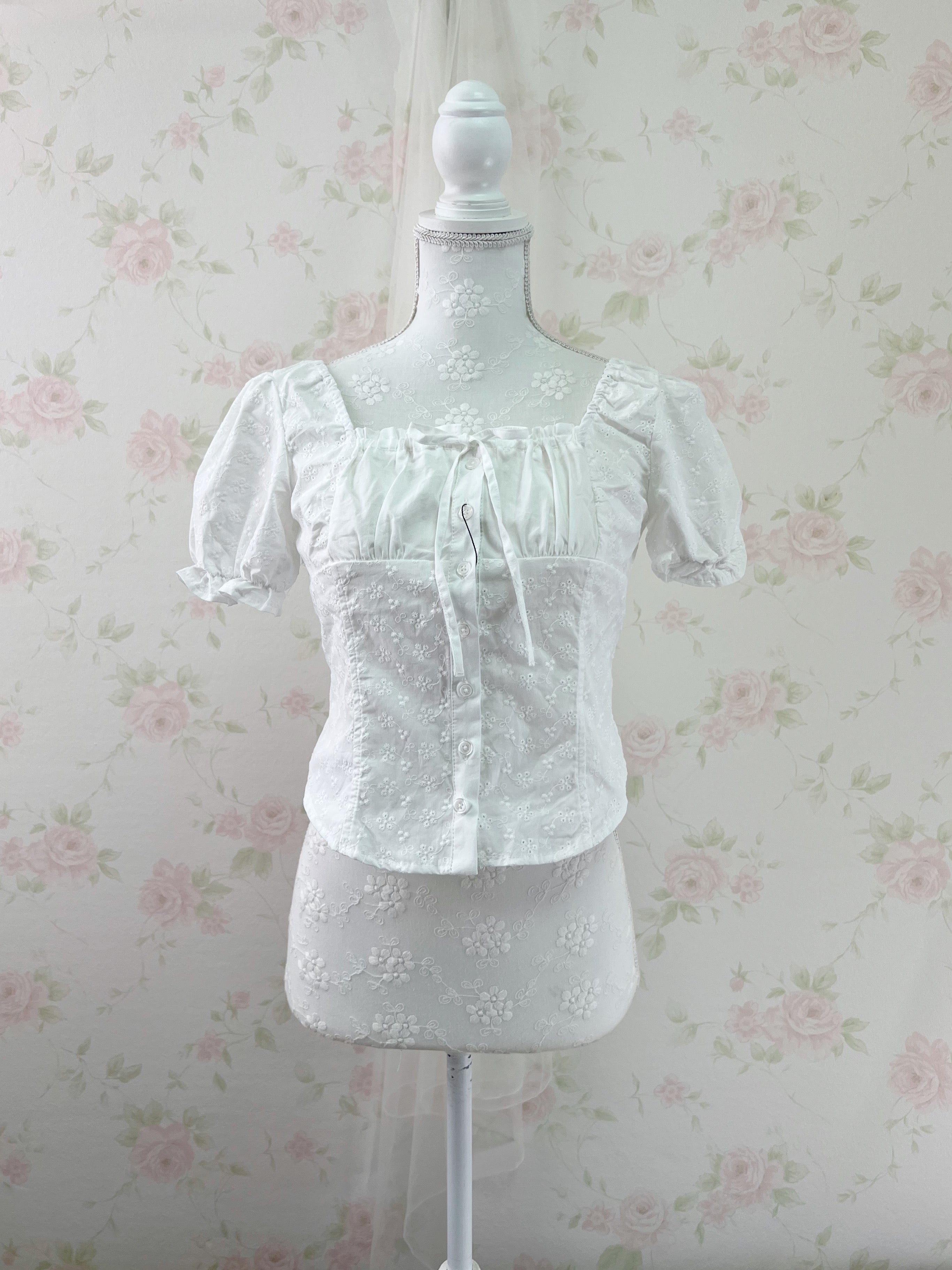 Shoujo Floral Embroidery Blouse