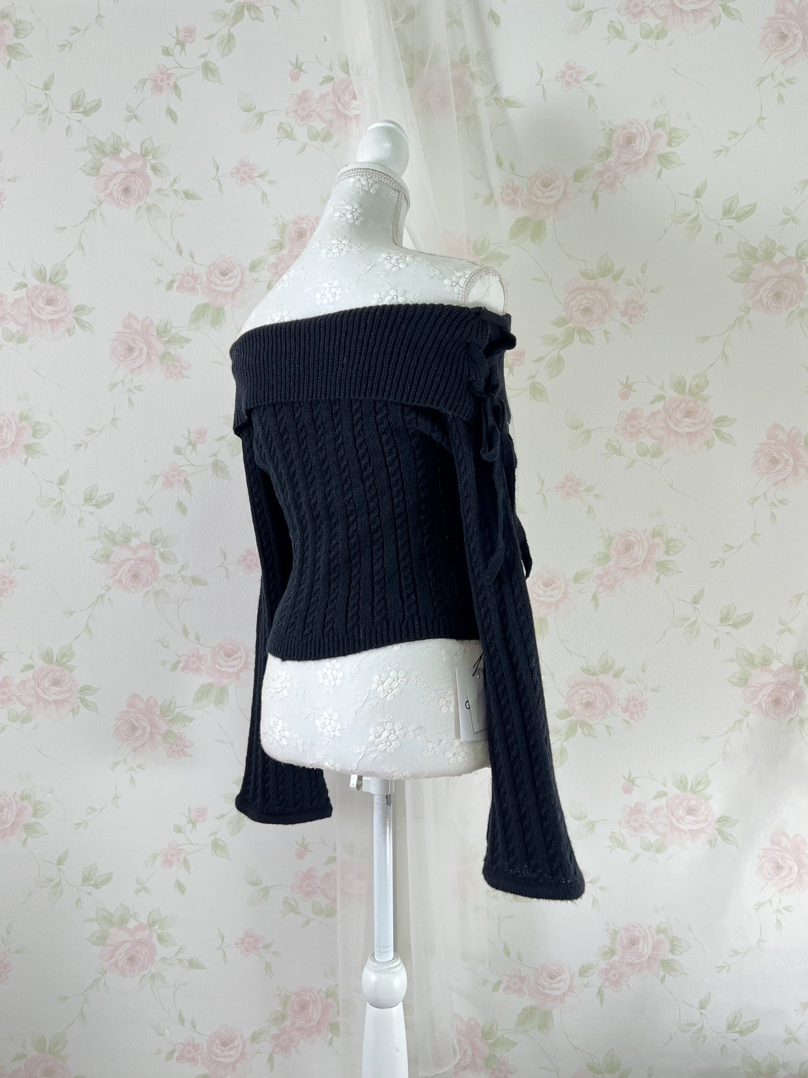 Laced Up Shoulder Sweater (Black)