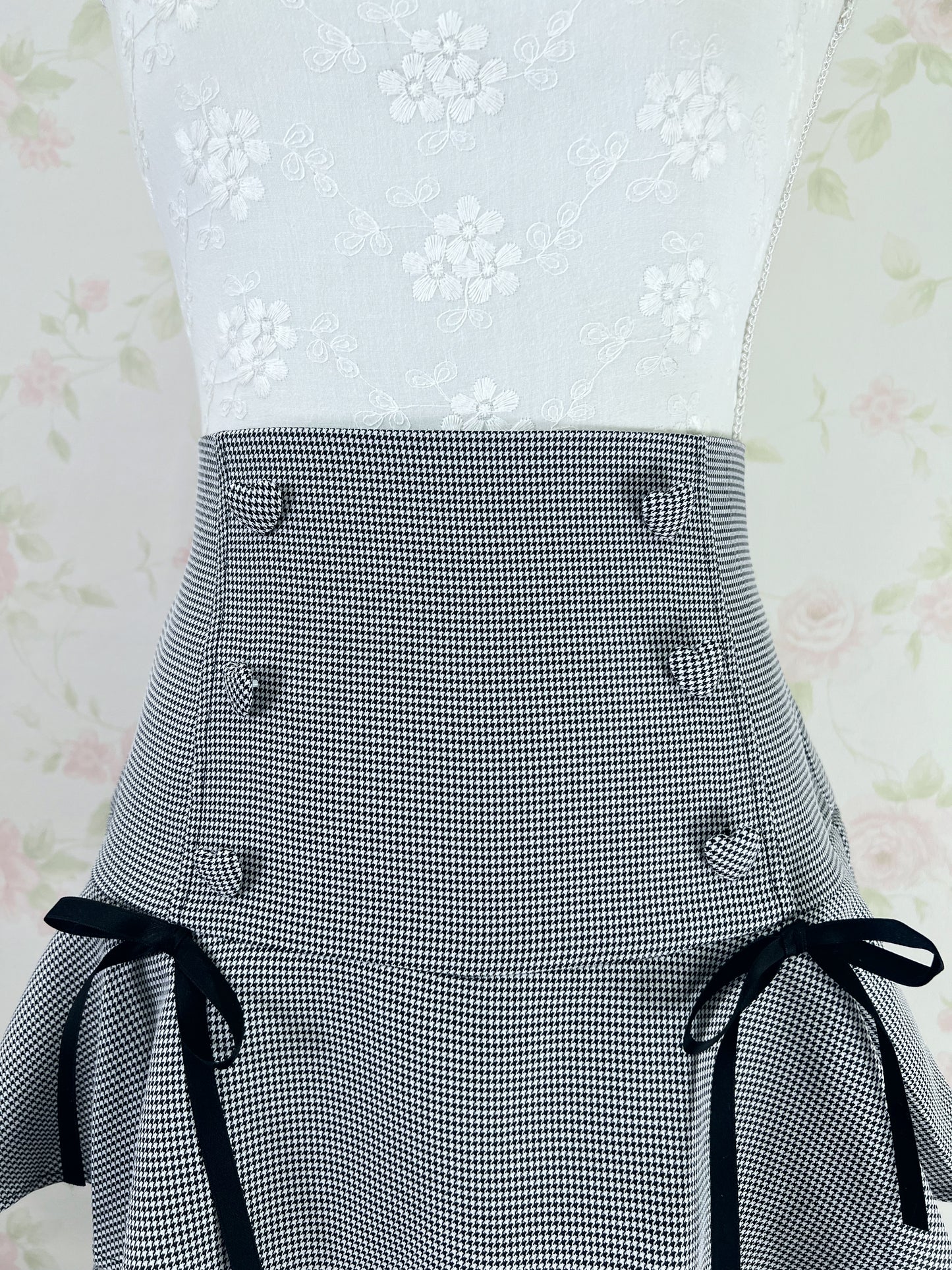 Heart button Checked Jiraikei Skirt (Black)