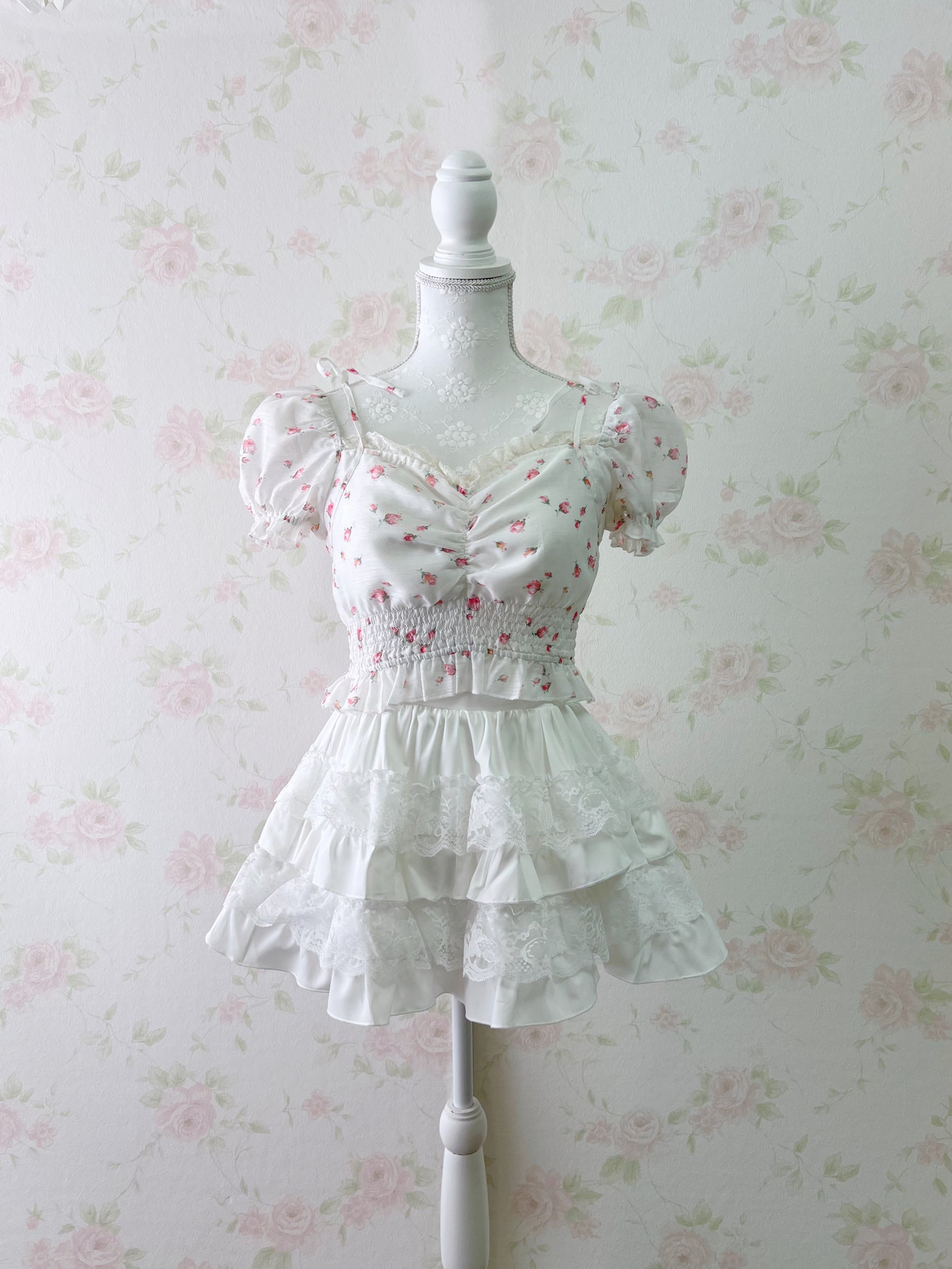 bobon21 Floral Puff Sleeve Short Blouse