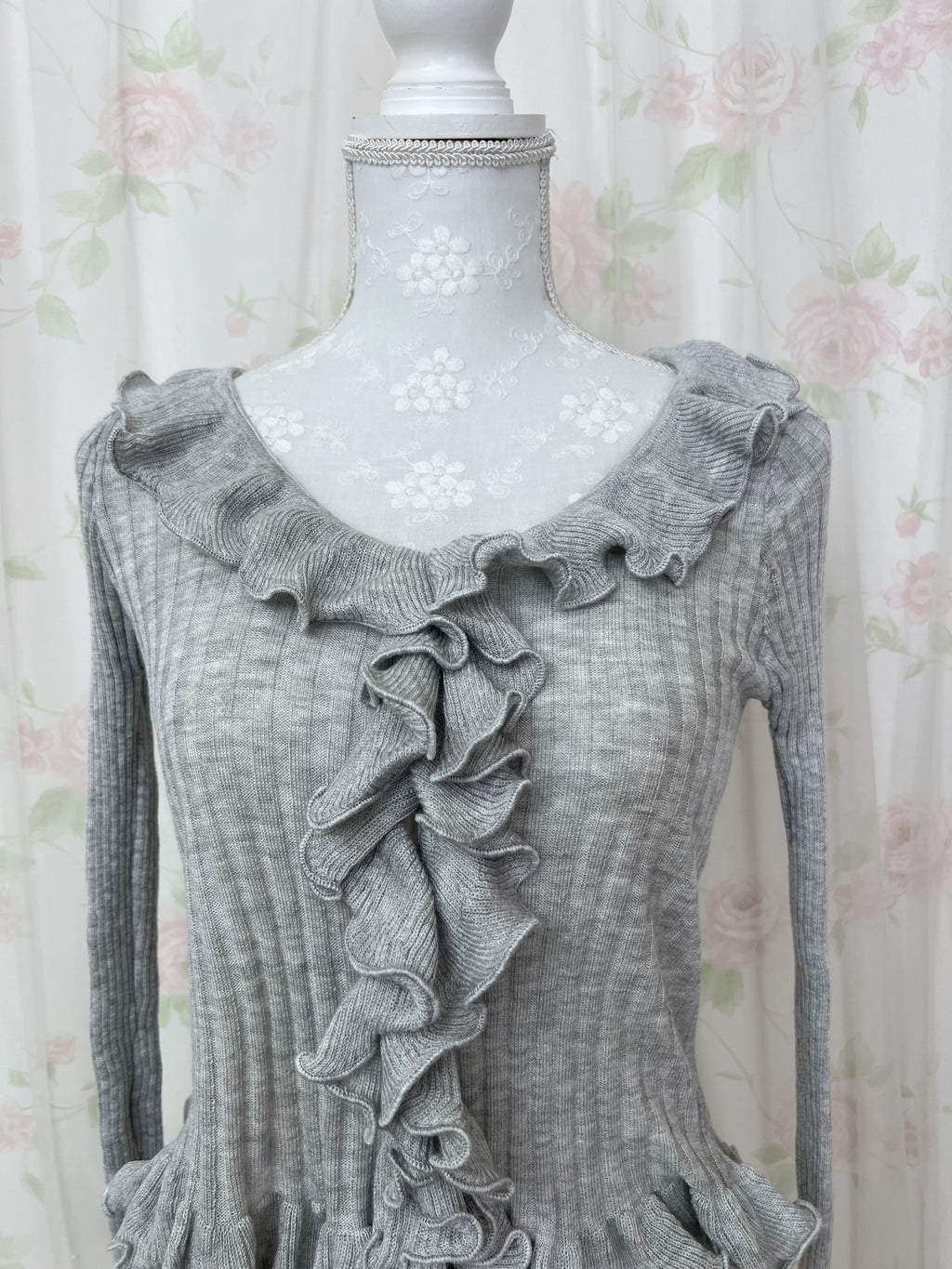 TITTY&CO. Ruffled Hem Whimsical Cardigan (Gray)