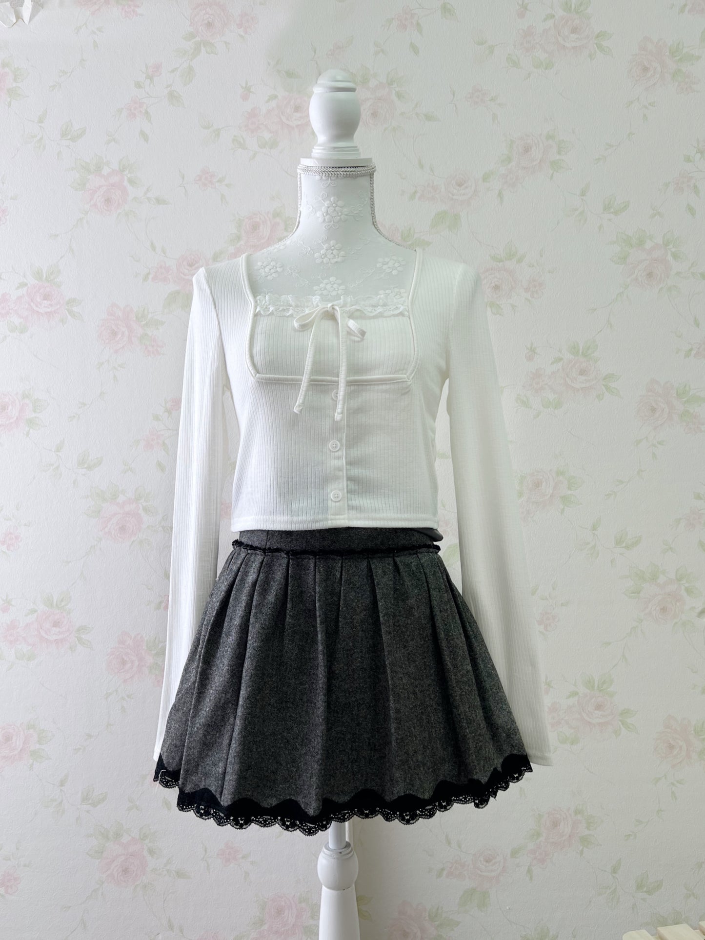 GRL Lace York Shoujo Long Sleeved Top (White)