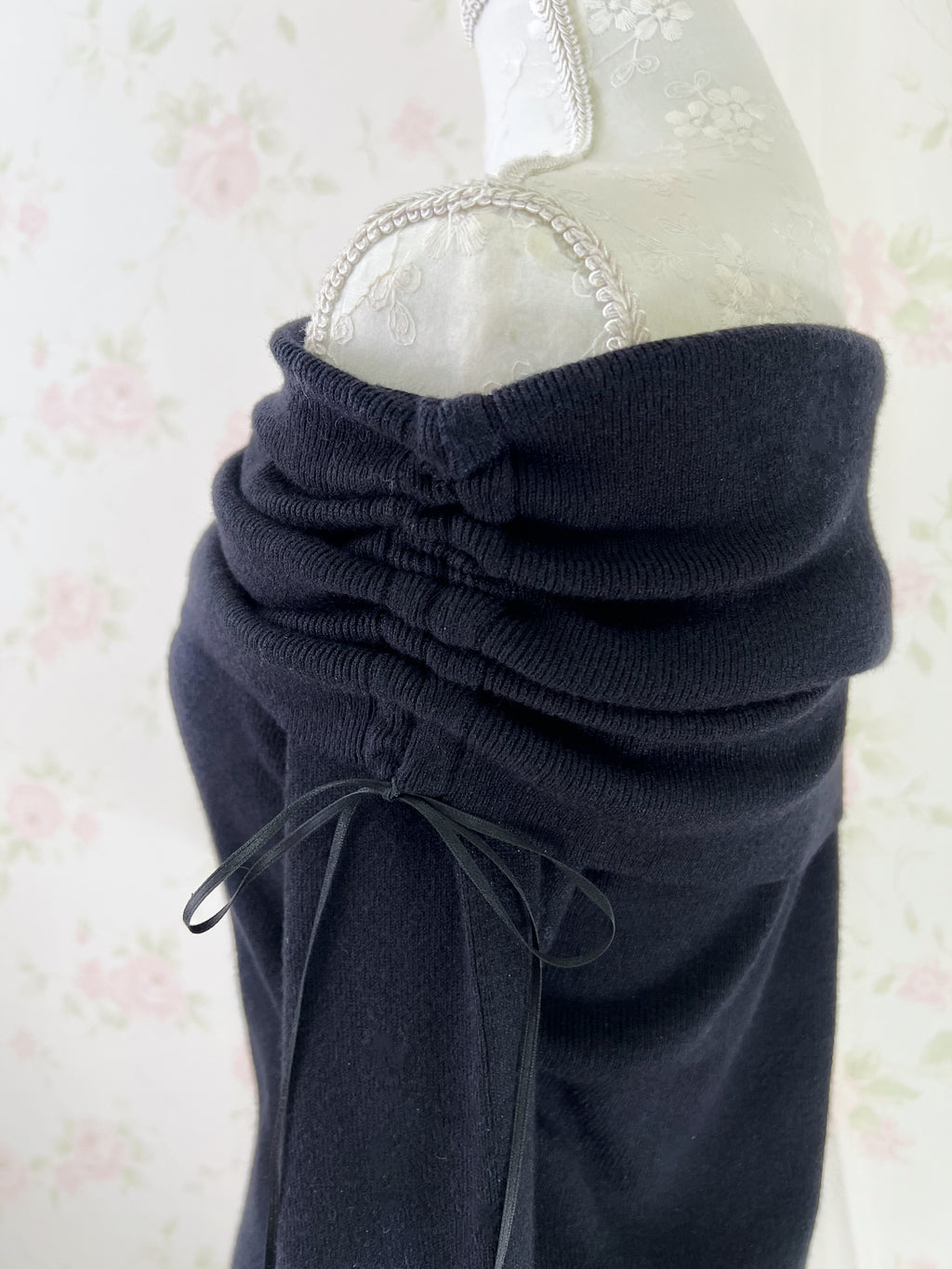 Side String Shoulder Top (Black)