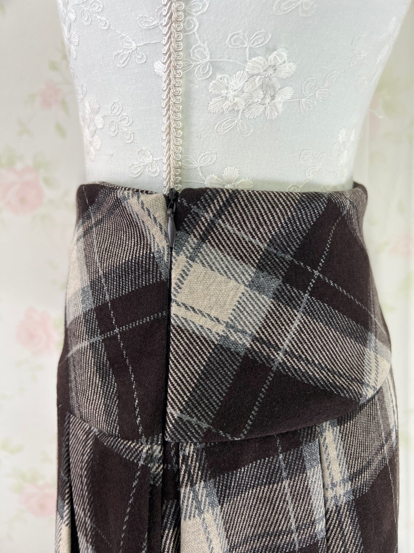 Wool Like Checked Pleated Skirt (Brown)