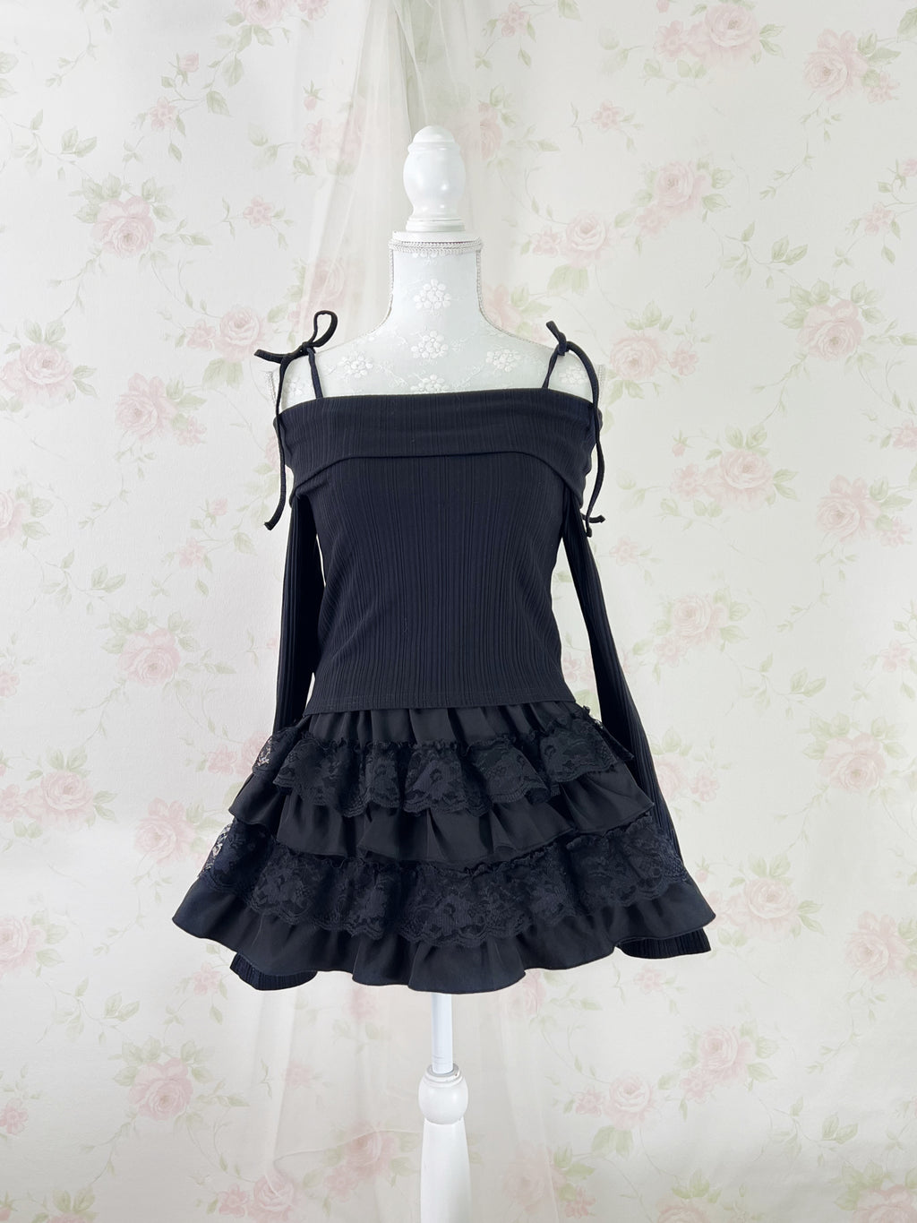 Y2K Off Shoulder String Wide Sleeve Top (Black)