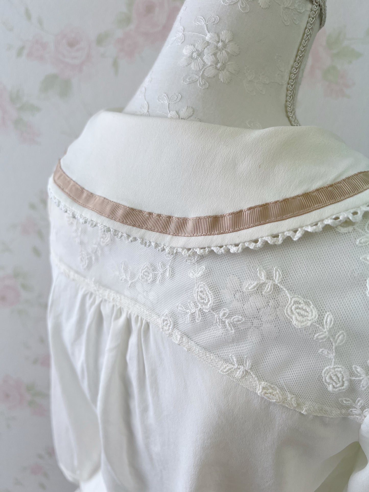 LIZ LISA Side Bow Long Sleeved Blouse