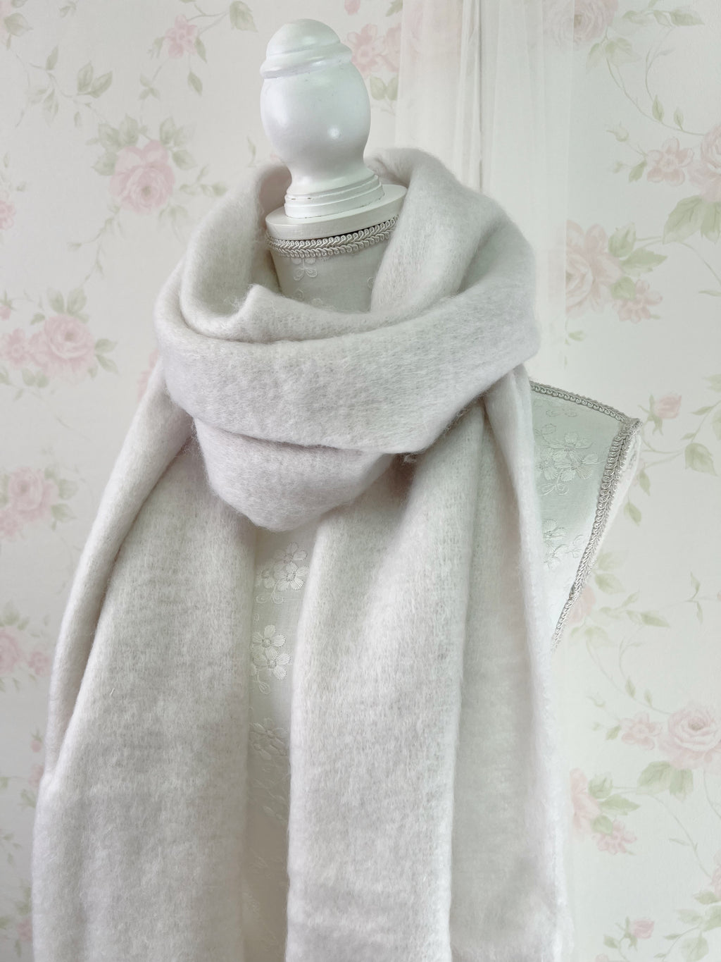 Marshmallow Scarf (Grayish White)
