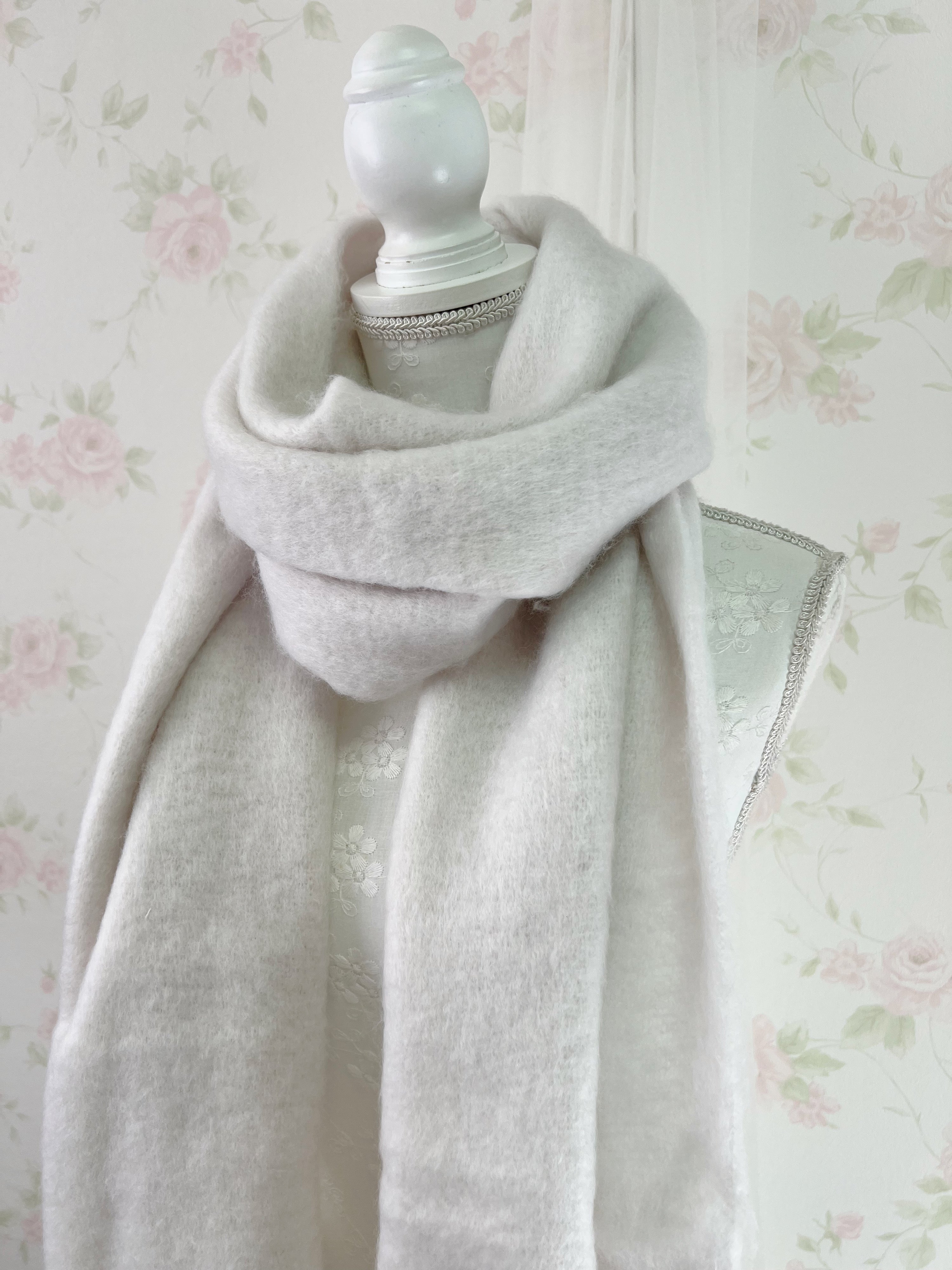 Marshmallow Scarf (Grayish White)