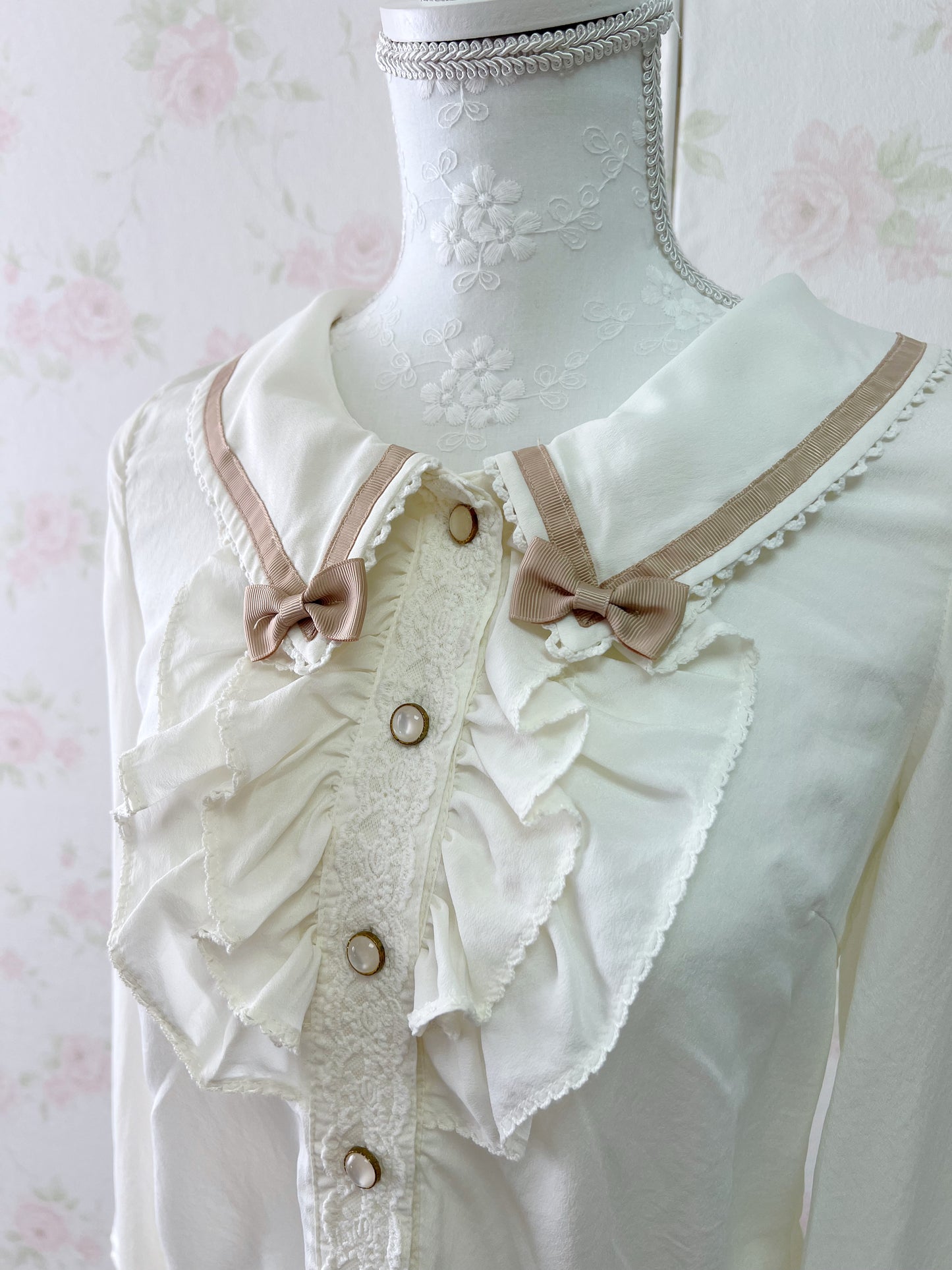 LIZ LISA Side Bow Long Sleeved Blouse