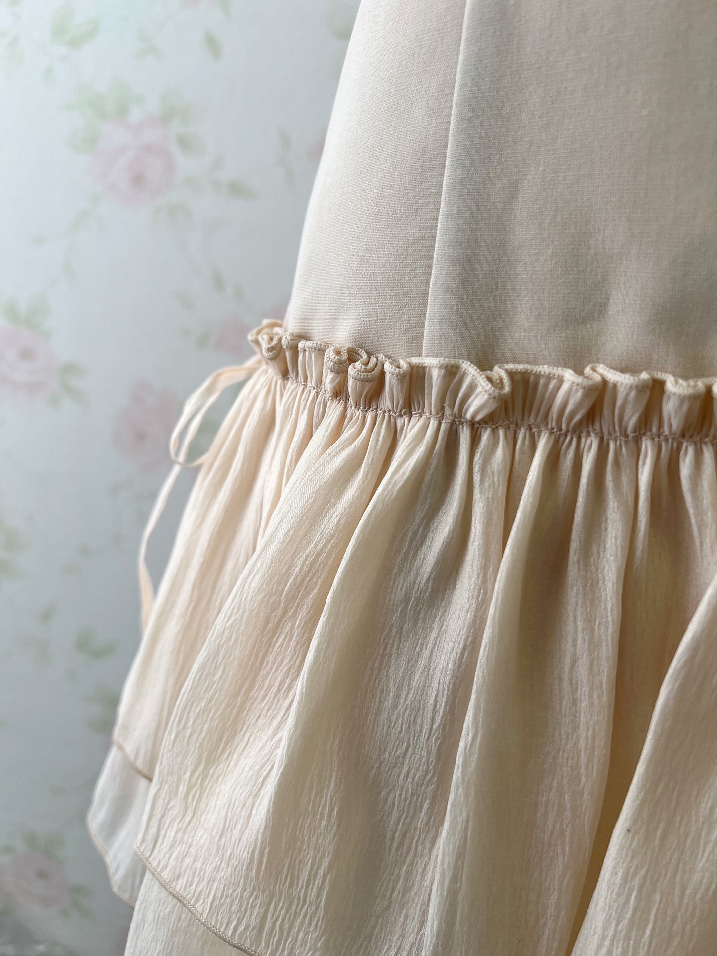 NICE CLAUP Layered Hem Side Bow Skirt