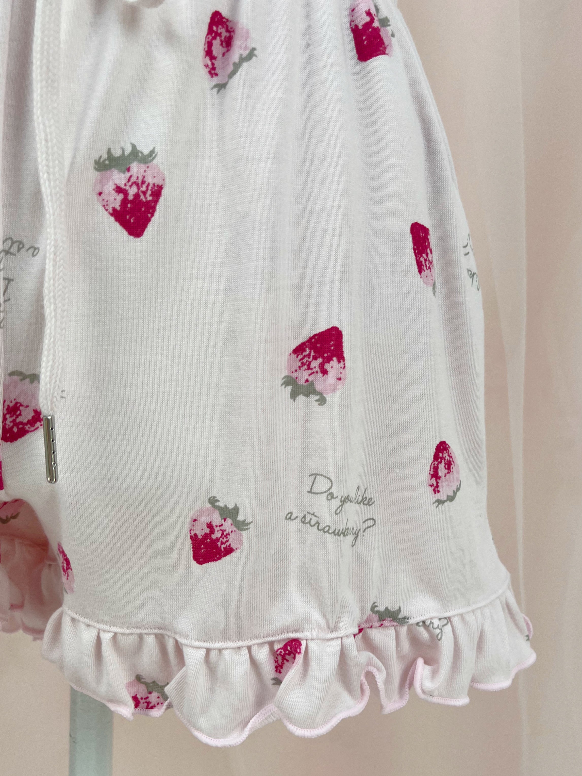Strawberry Hem Frilled Short Pants (Pink)