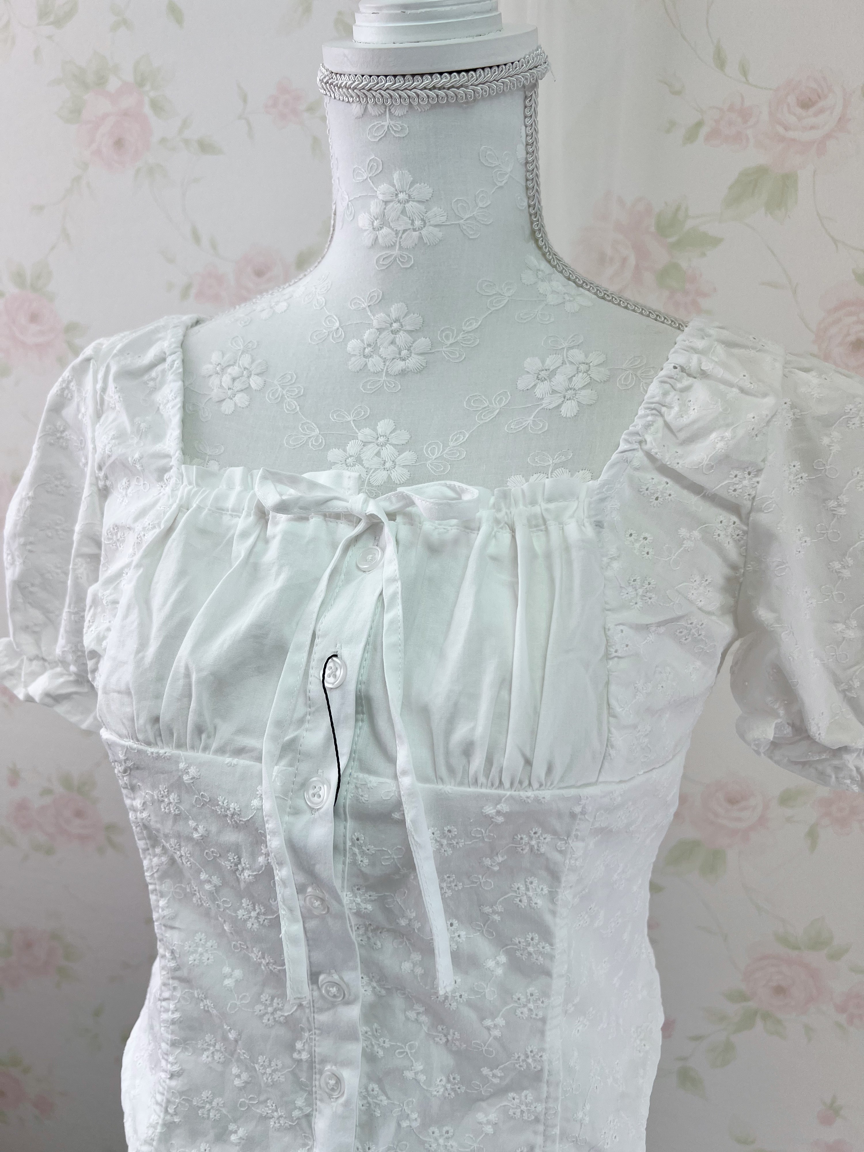 Shoujo Floral Embroidery Blouse