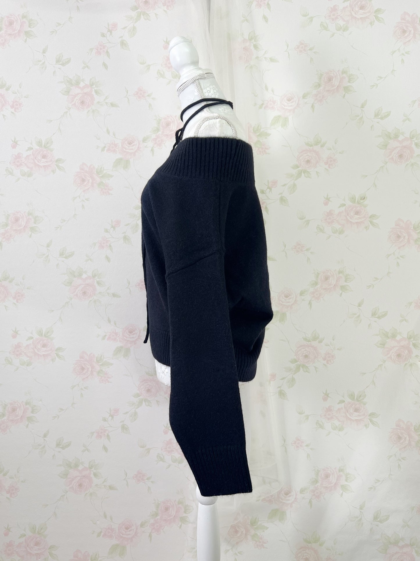 GRL Choker Off Soulder Sweater (Black)