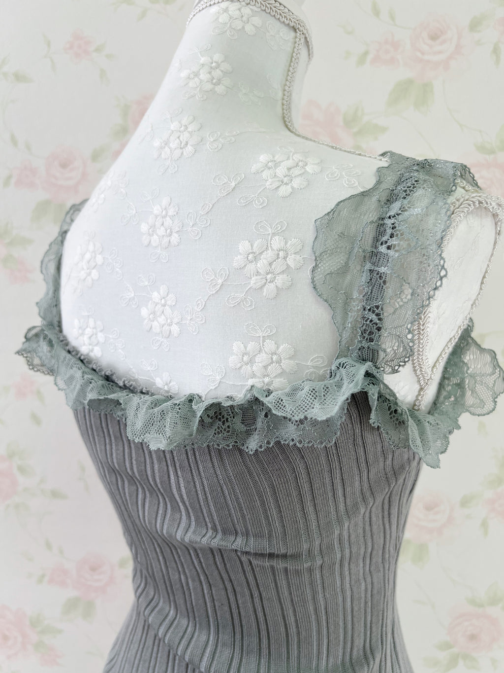 Lacy Ribbed Button Up Tank Top(Gray)